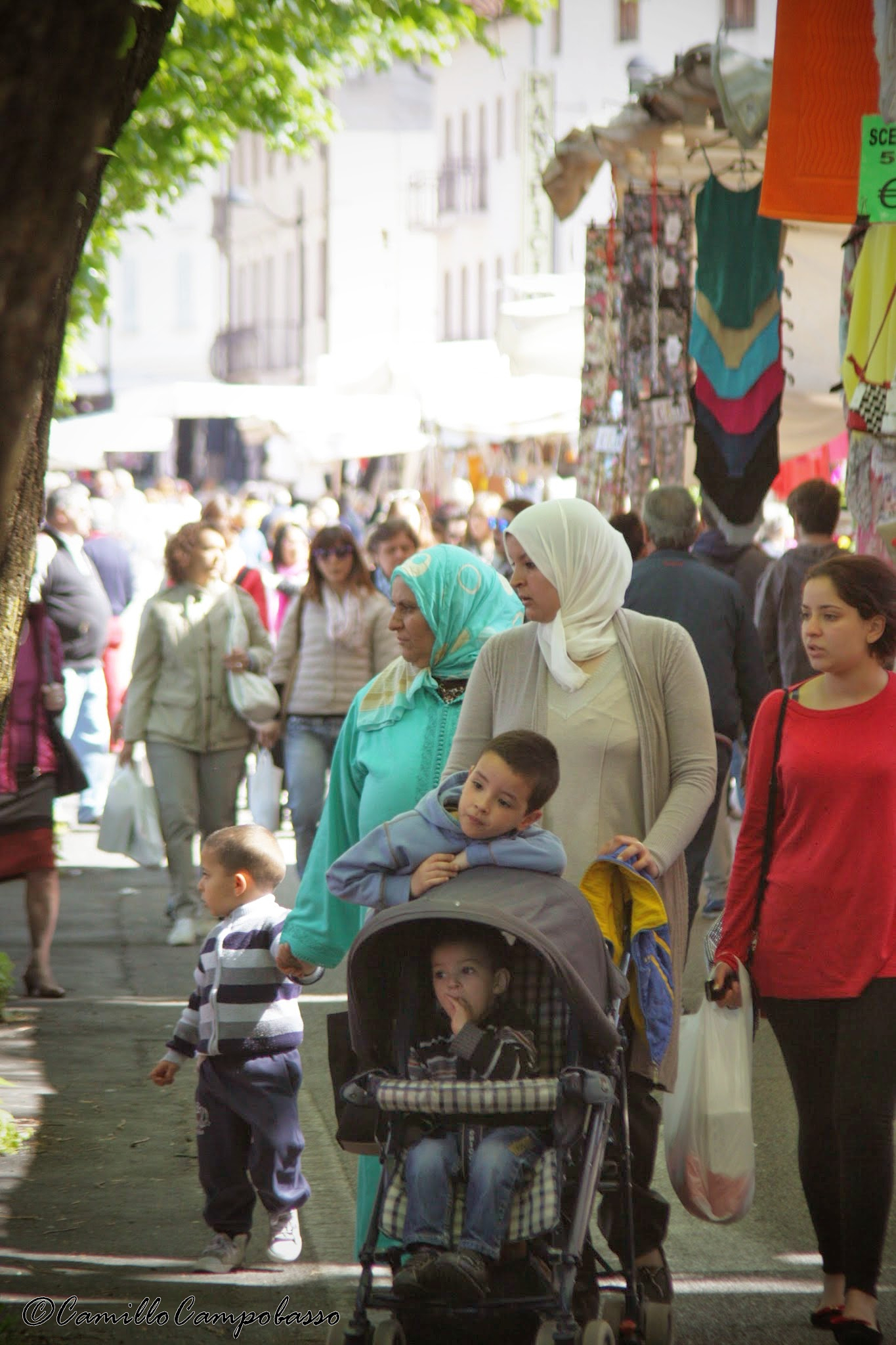 Che ci sara' a destra?