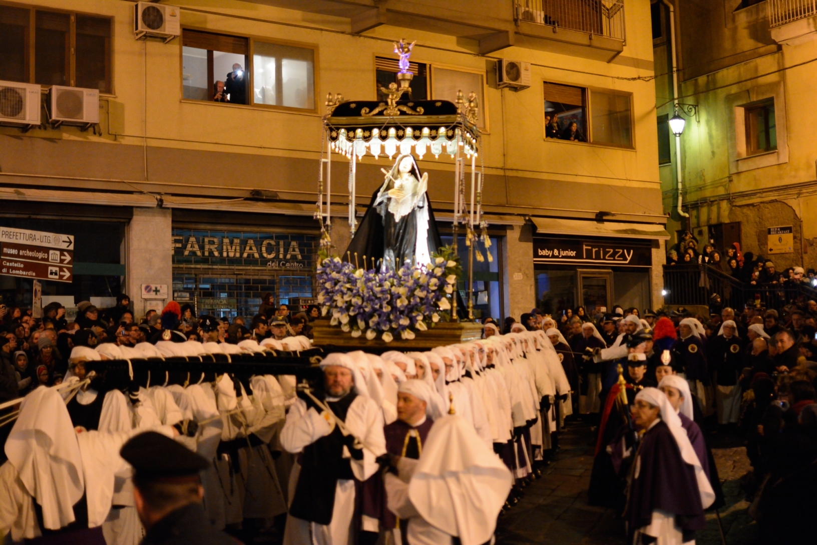 maria statue grieving