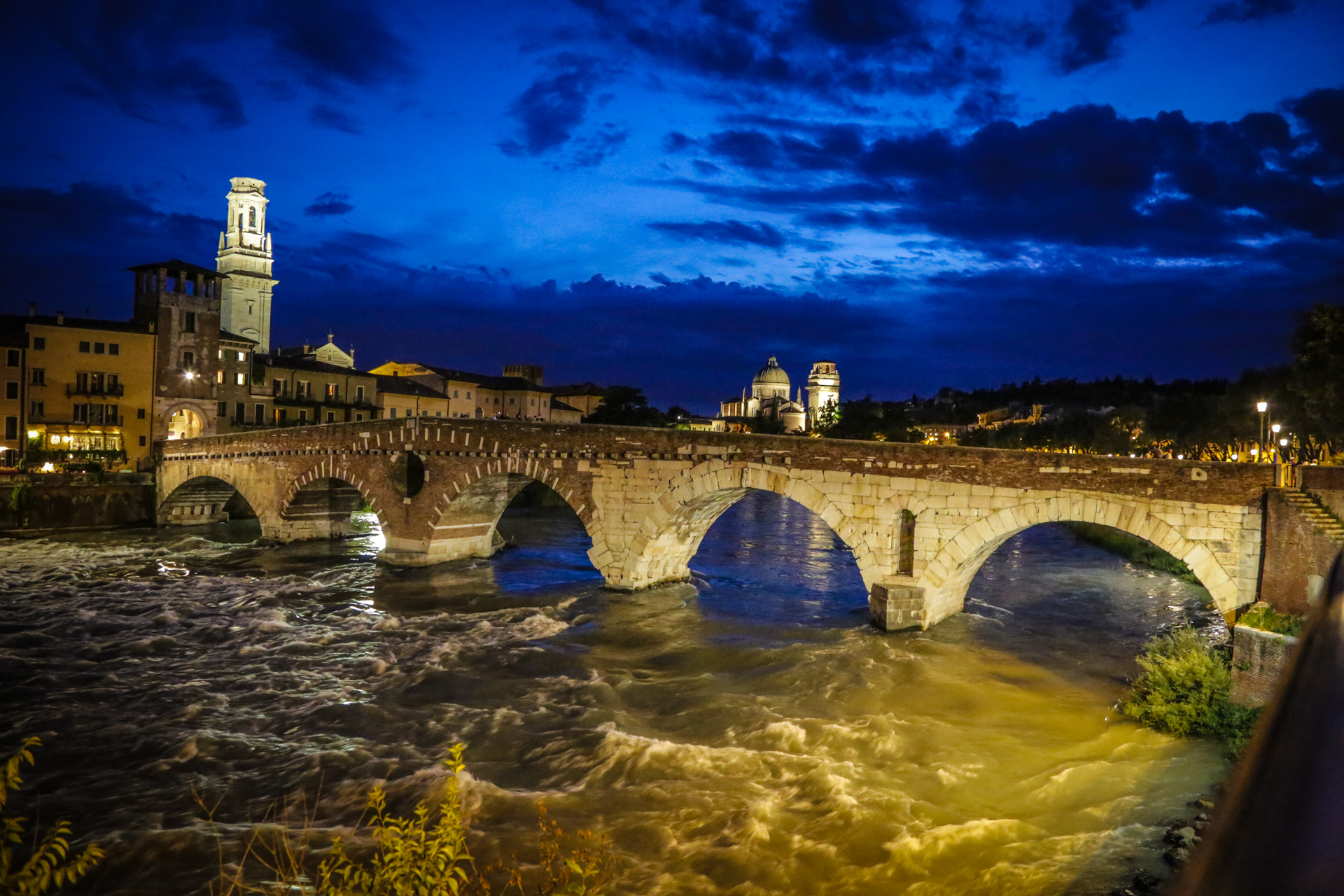 Ponte Pietra Notturno a Verona