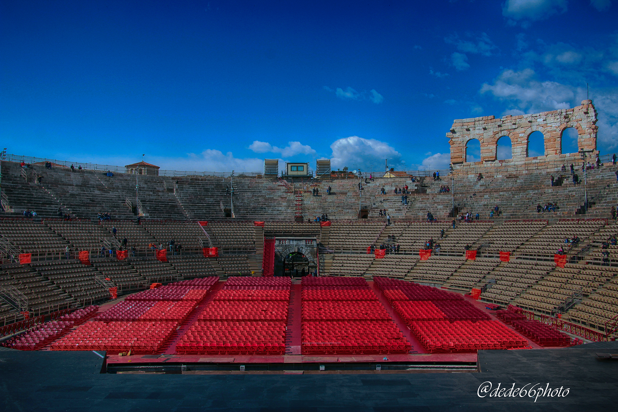 L 'Arena.