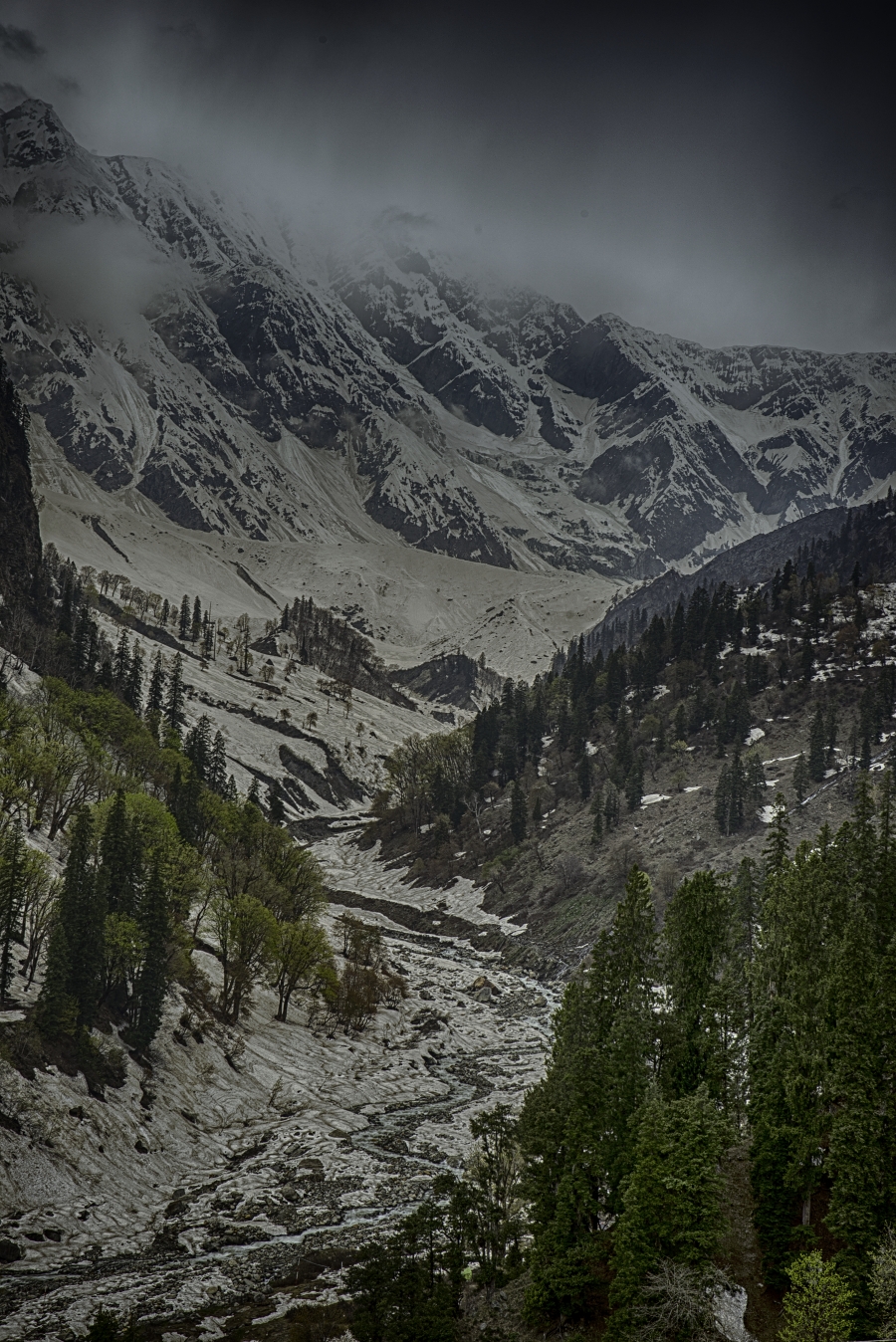 Gateway to Beas Kund