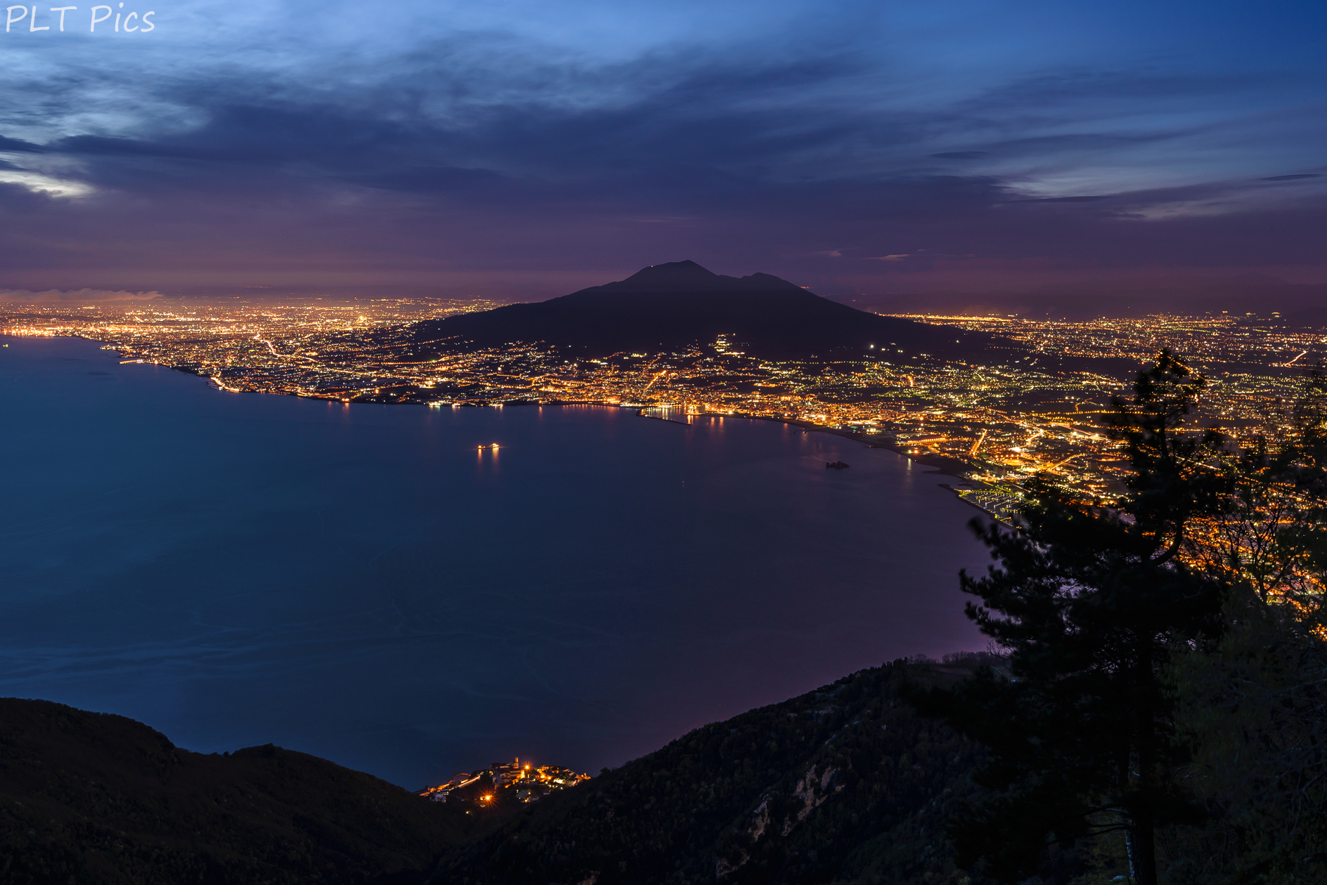 Paesi vesuviani e Vesuvio visto dall'alto