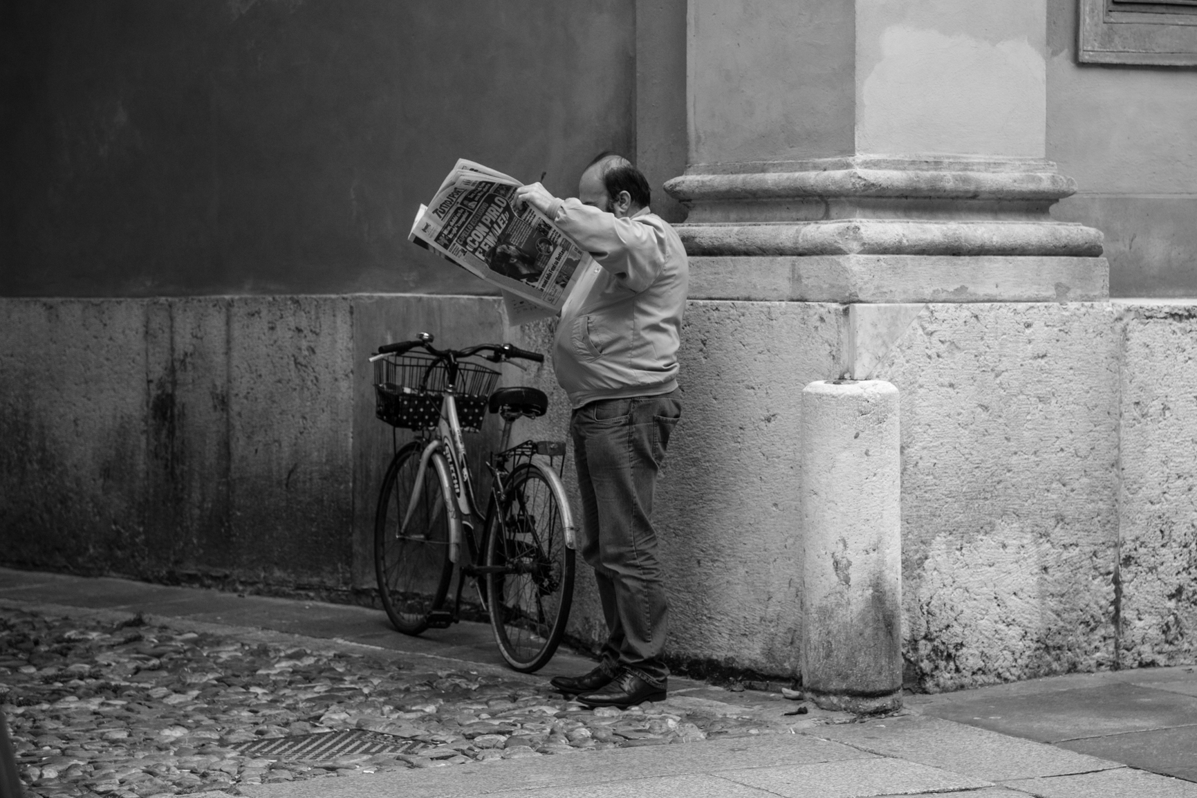 Private investigator in action