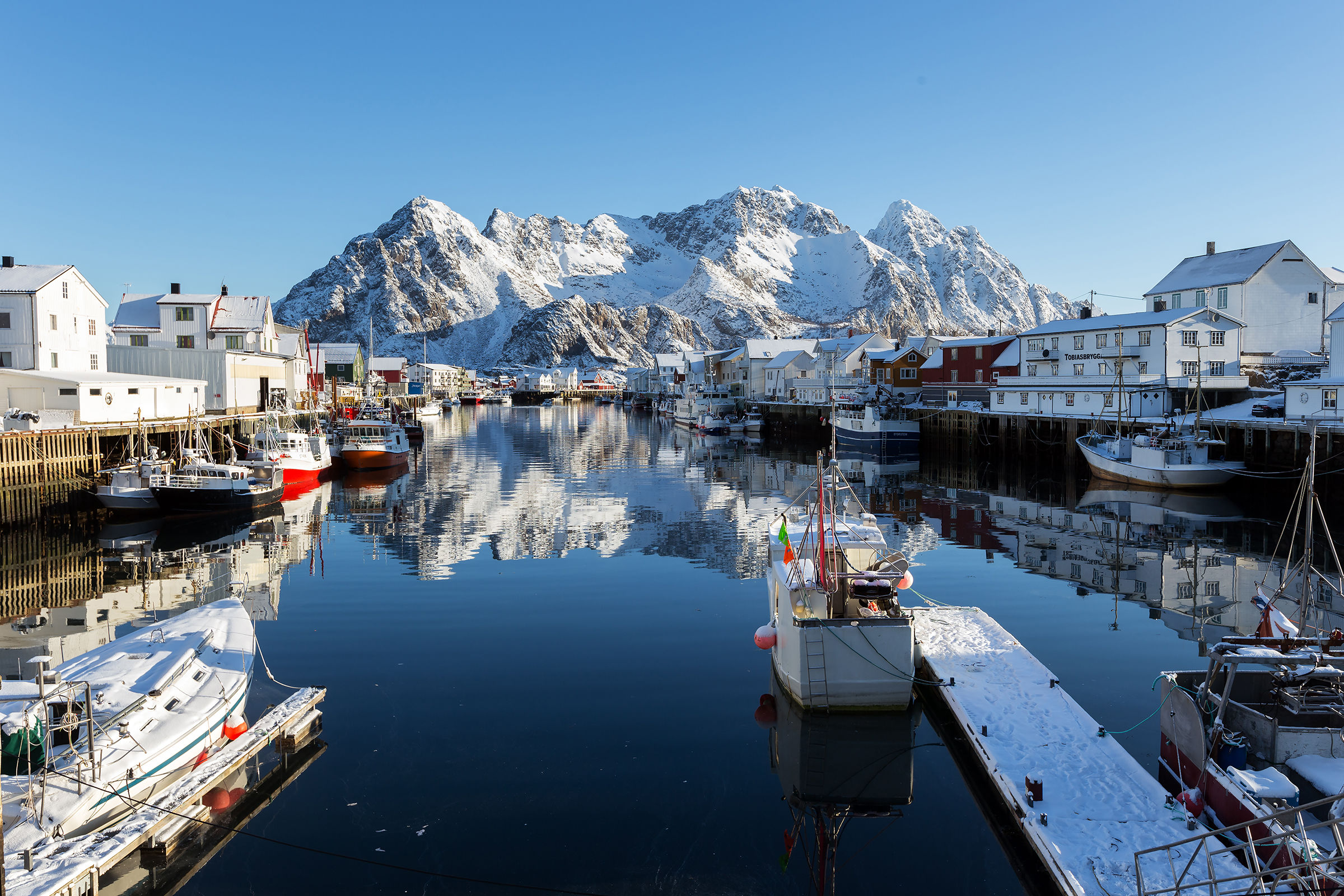 The harbor of Henningsvaer