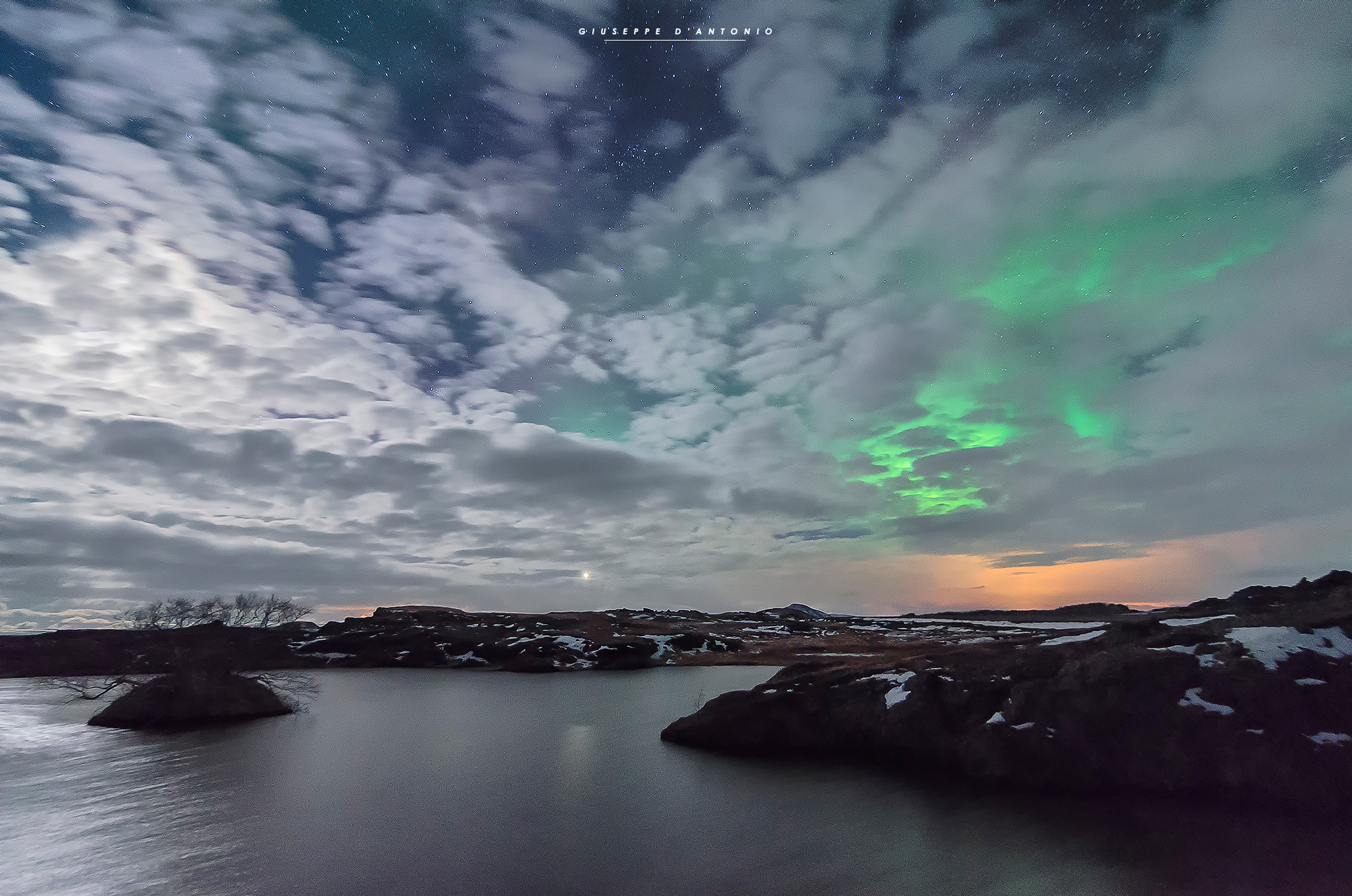 Northern light Iceland lake myvatn