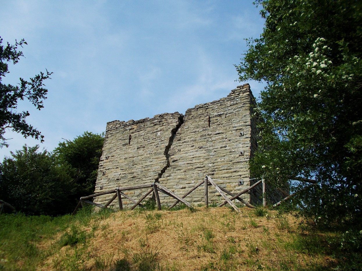 The remains of the tower of Dernice (al)