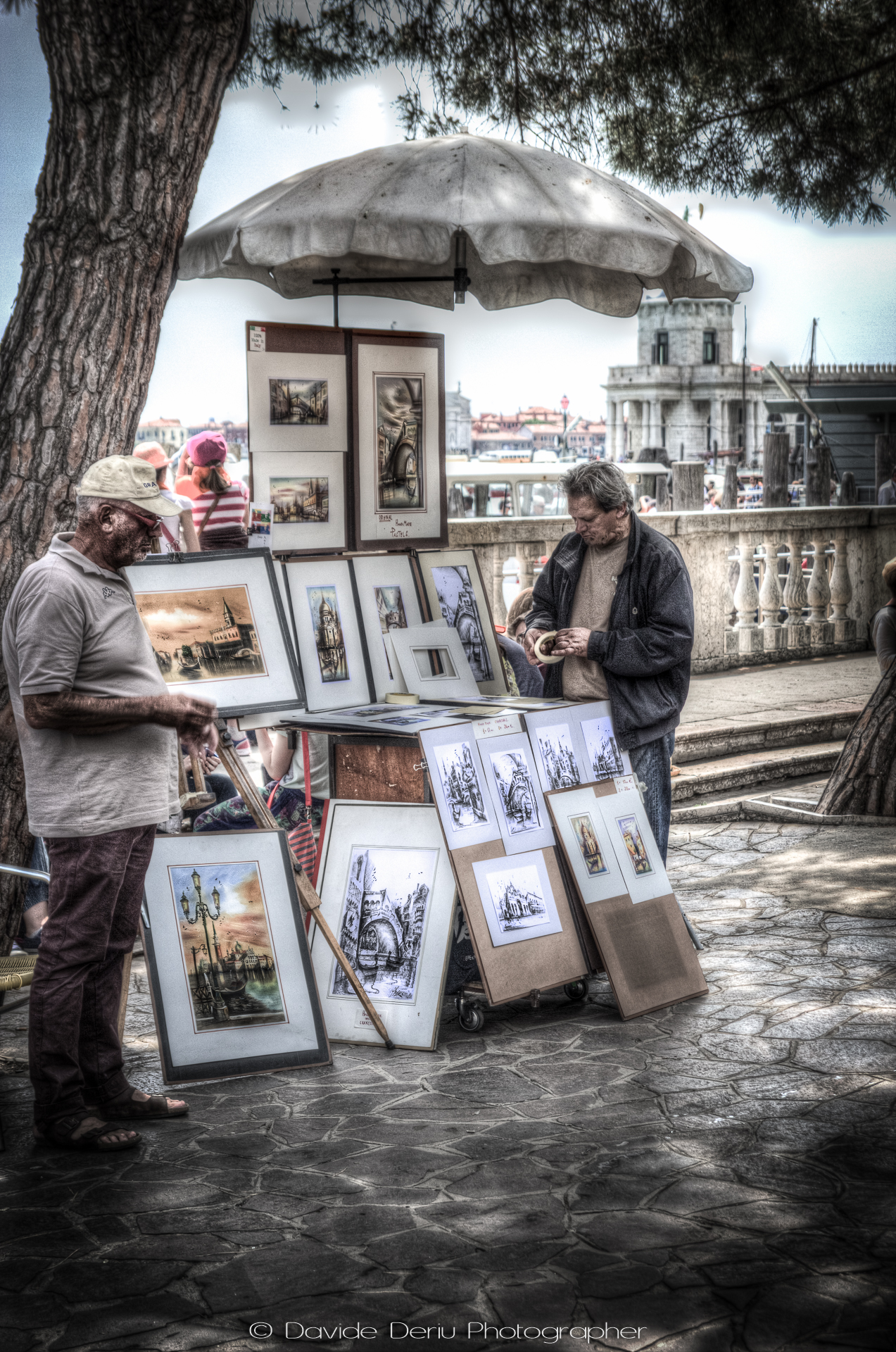 HDR -The seller of paintings