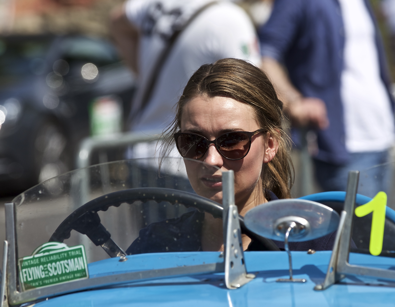 The thousand faces of one thousand miles