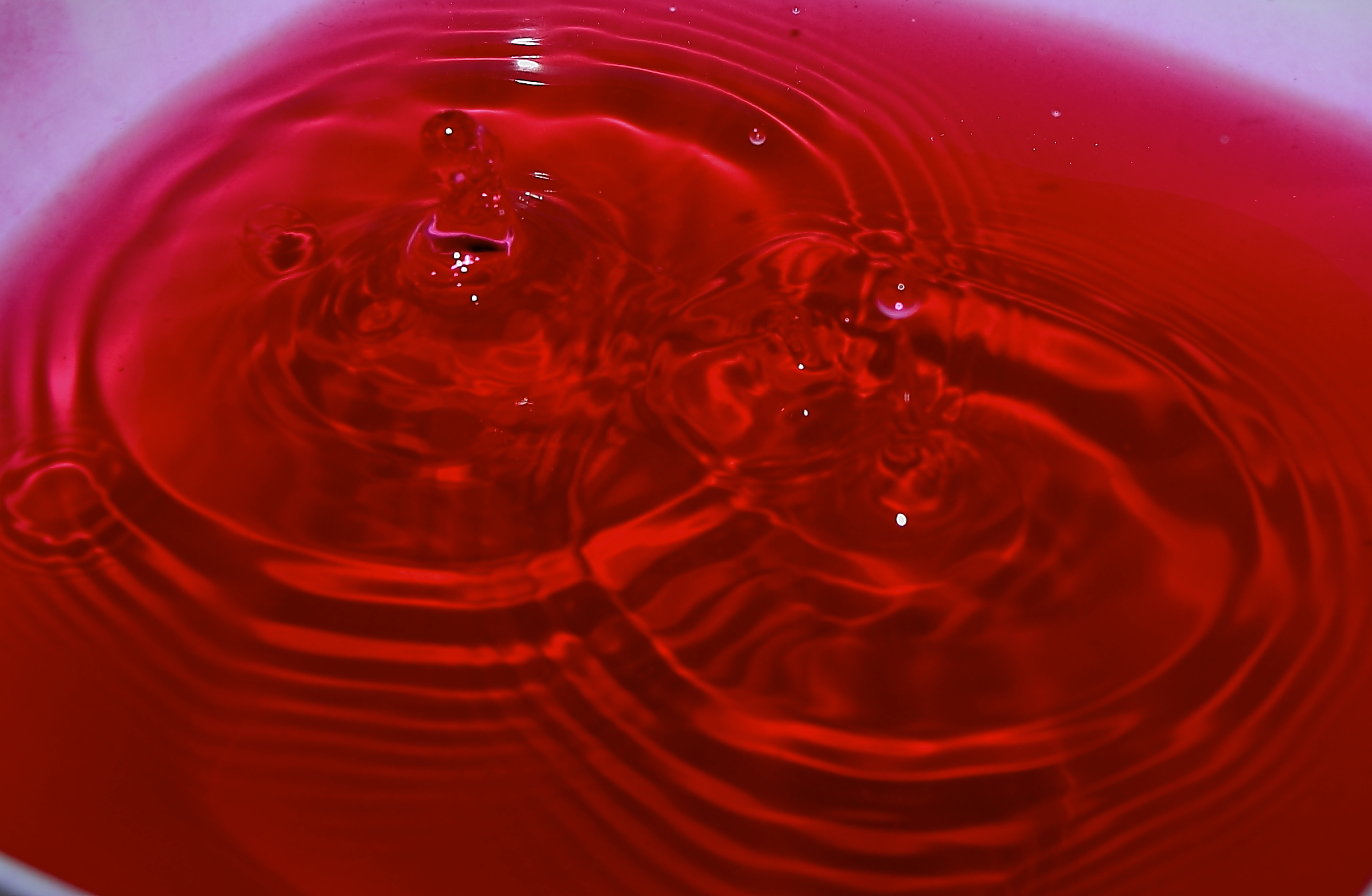 drops red