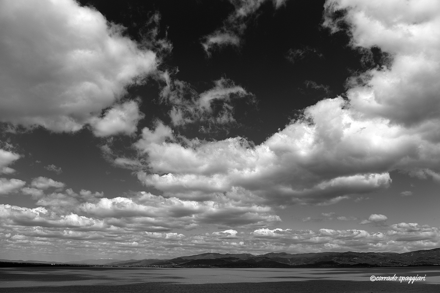 Trasimeno in black and white