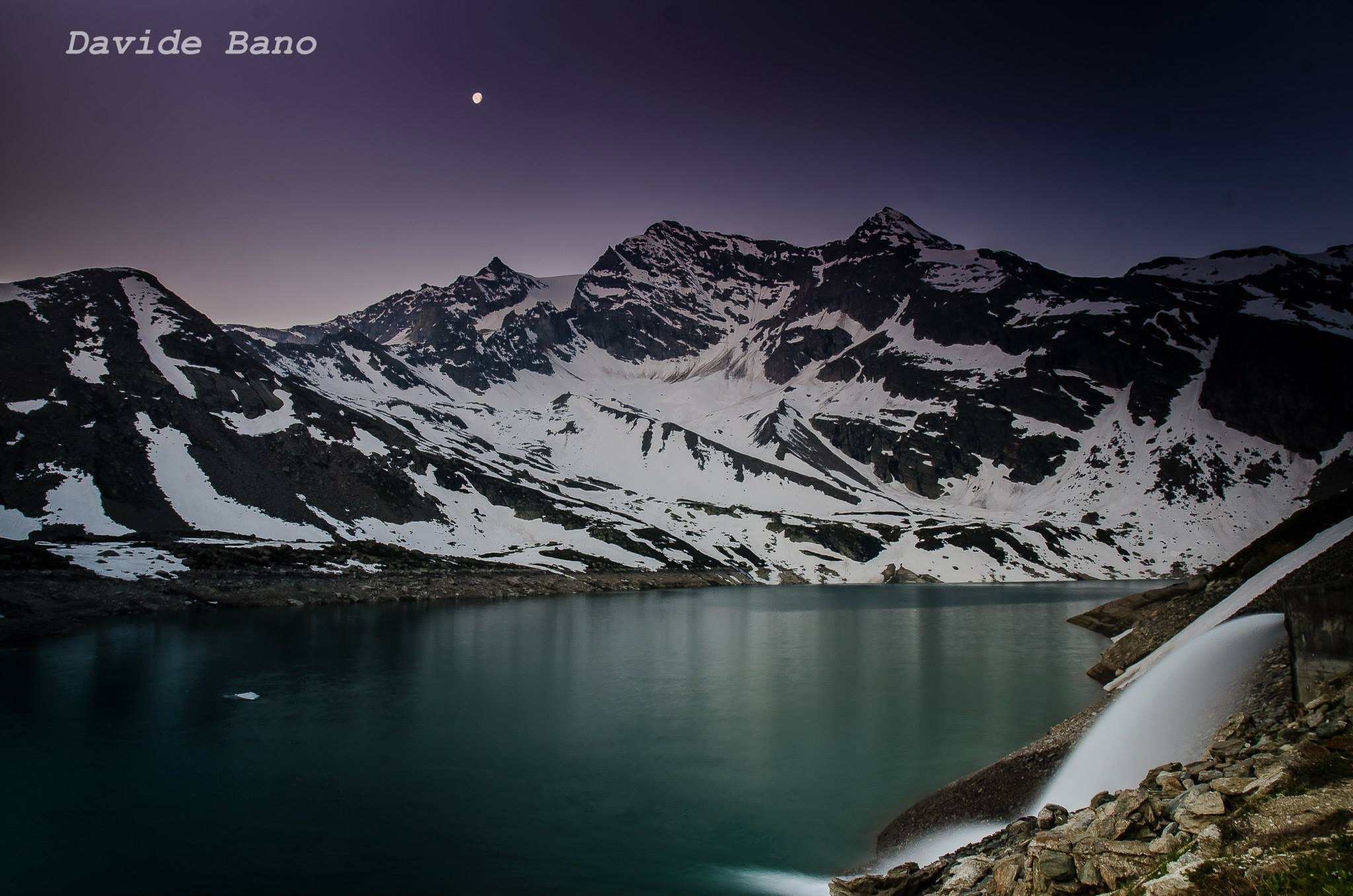 Alba di luna al lago Serrù