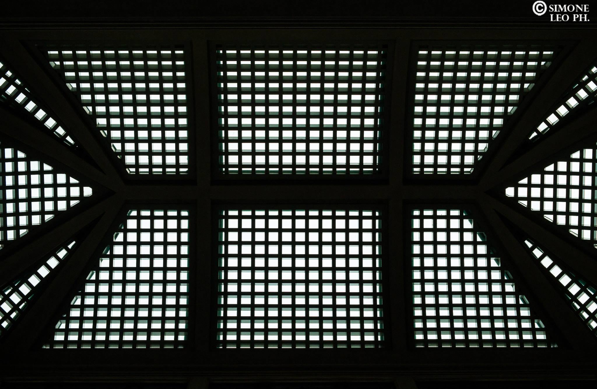 Looking up in the Galleria San Federico (Torino)