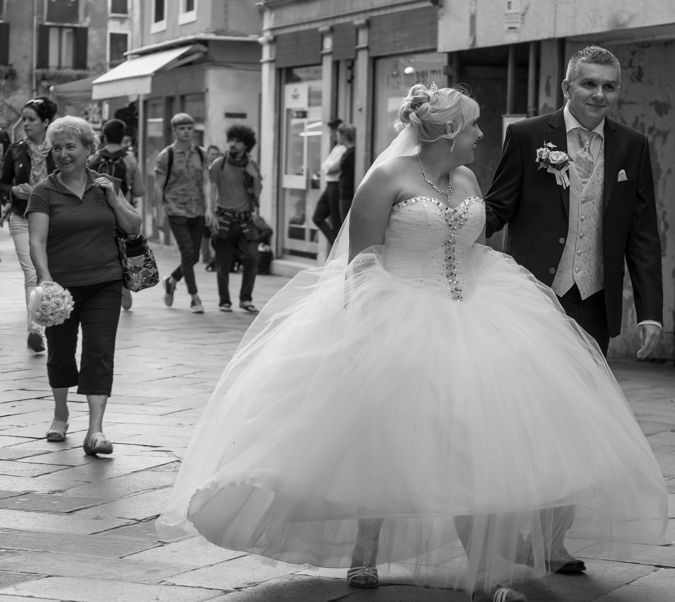 A beautiful pair of newlyweds in Venice