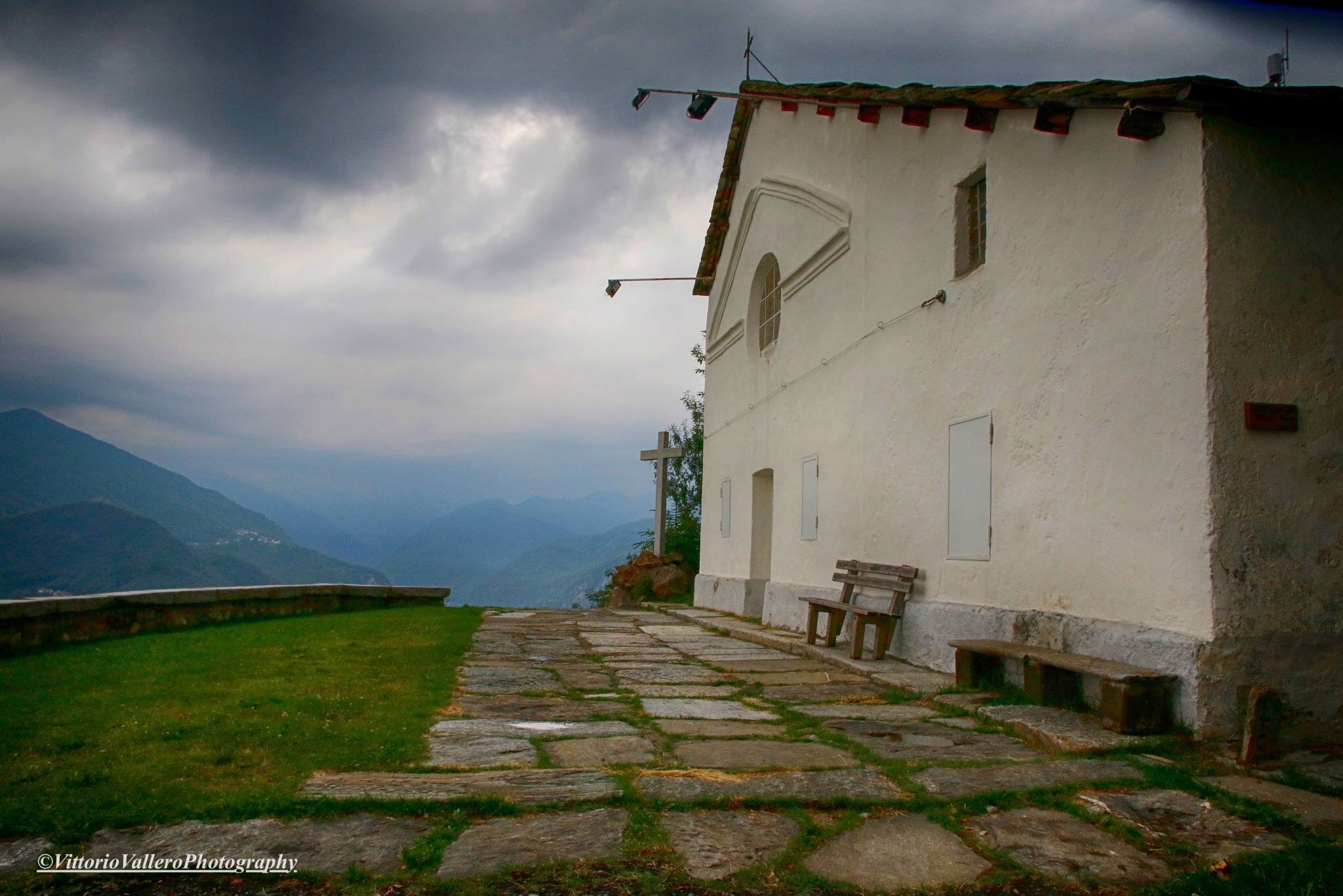 C'è una chiesetta lassù ...