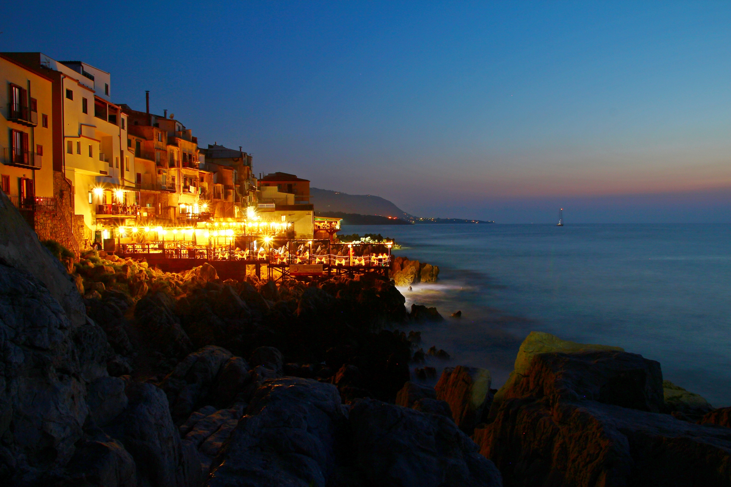 Houses and rooms on the cliff