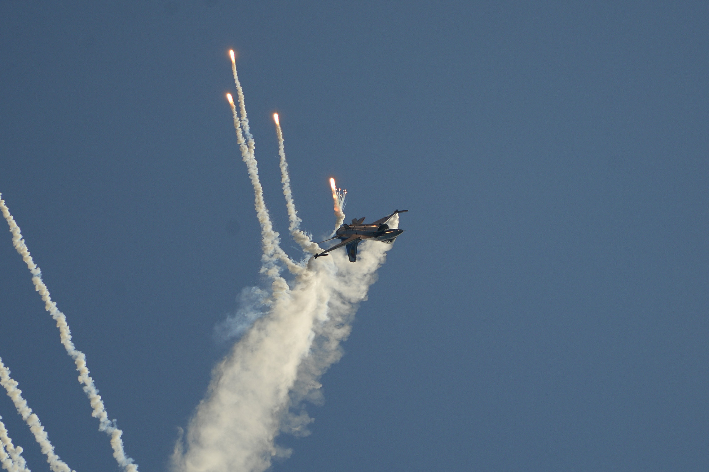 Evasive maneuvers - Jesolo Extreme air show 2013