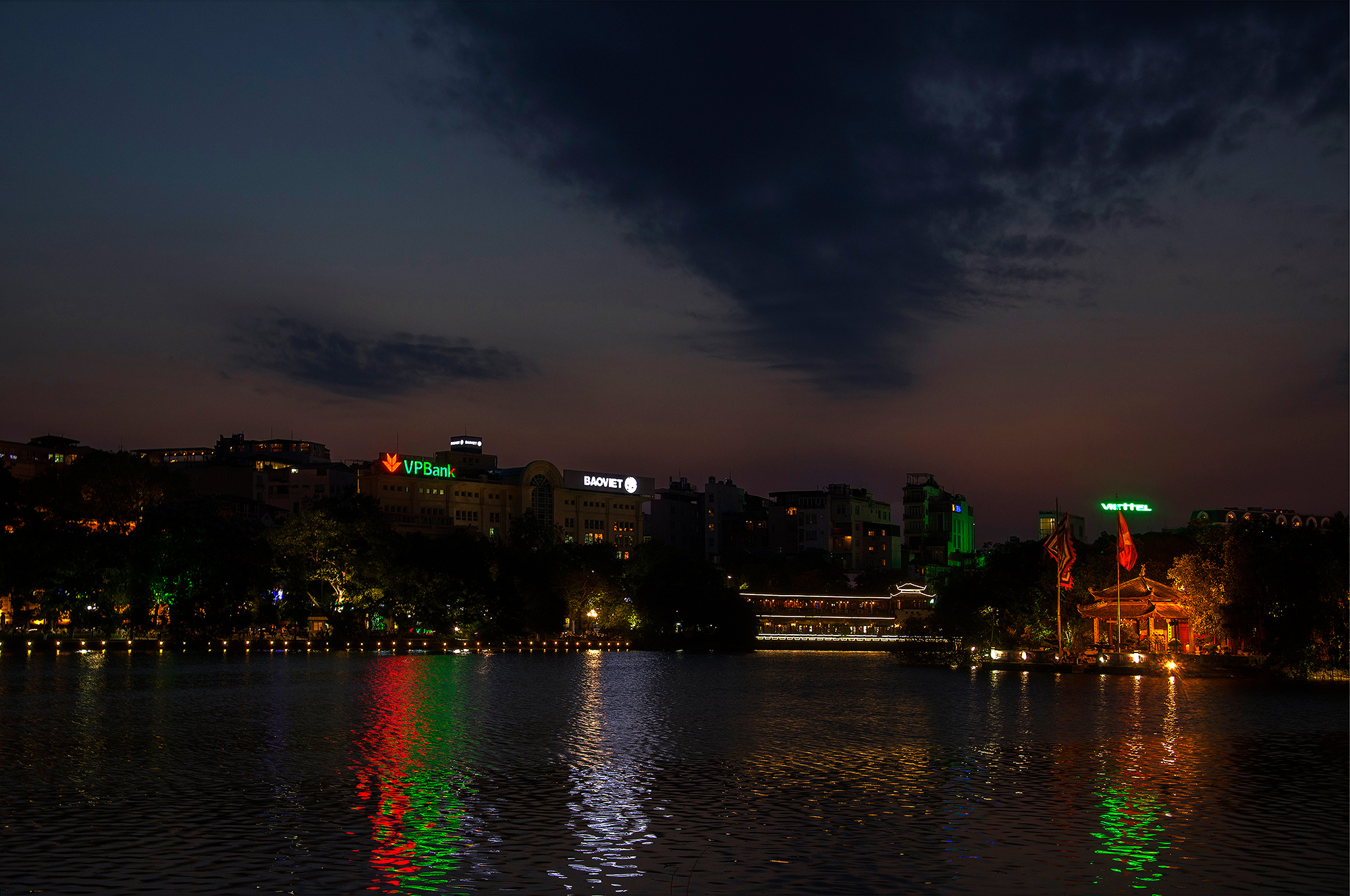 hanoi by night