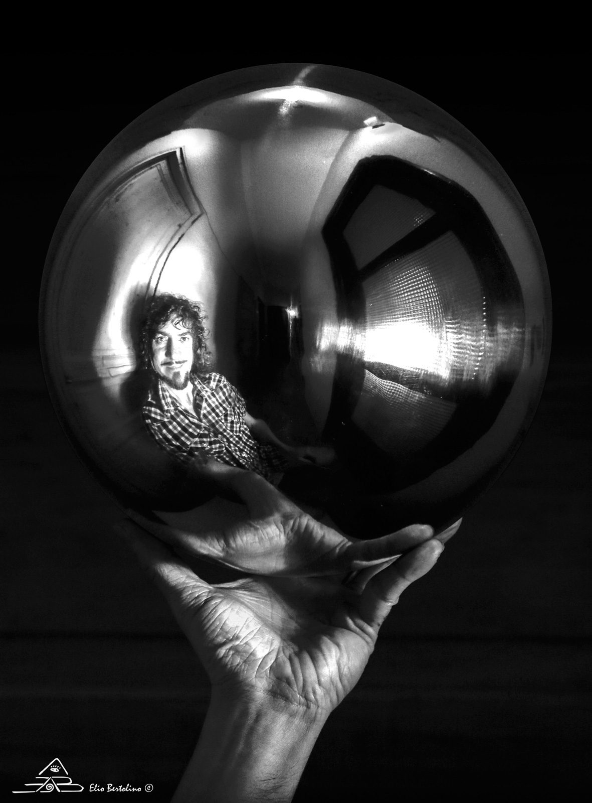 Autoritratto, omaggio a Escher,