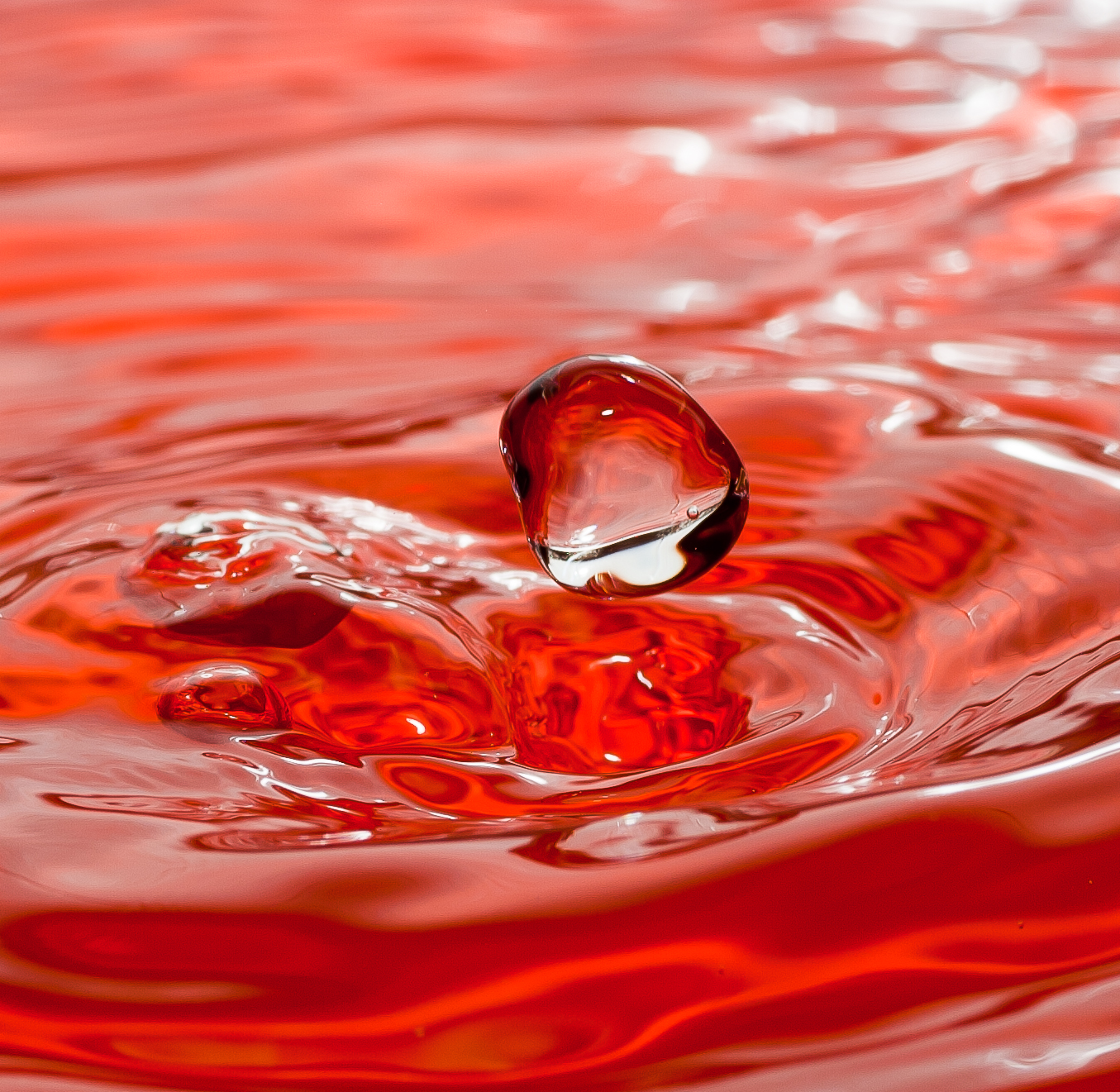 Anche l'acqua ha il cuore in una goccia