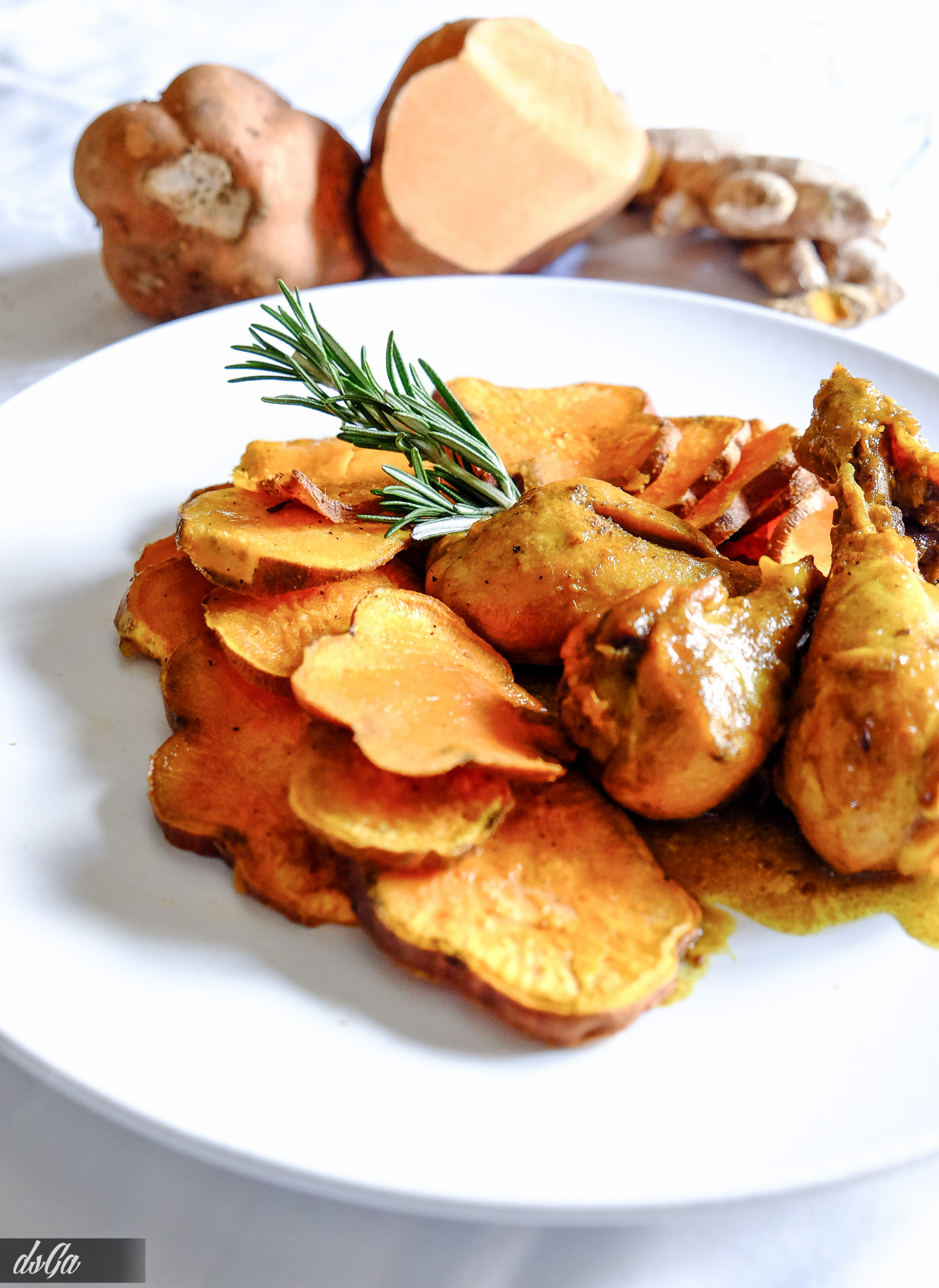 Pollo alla curcuma e batate rosse