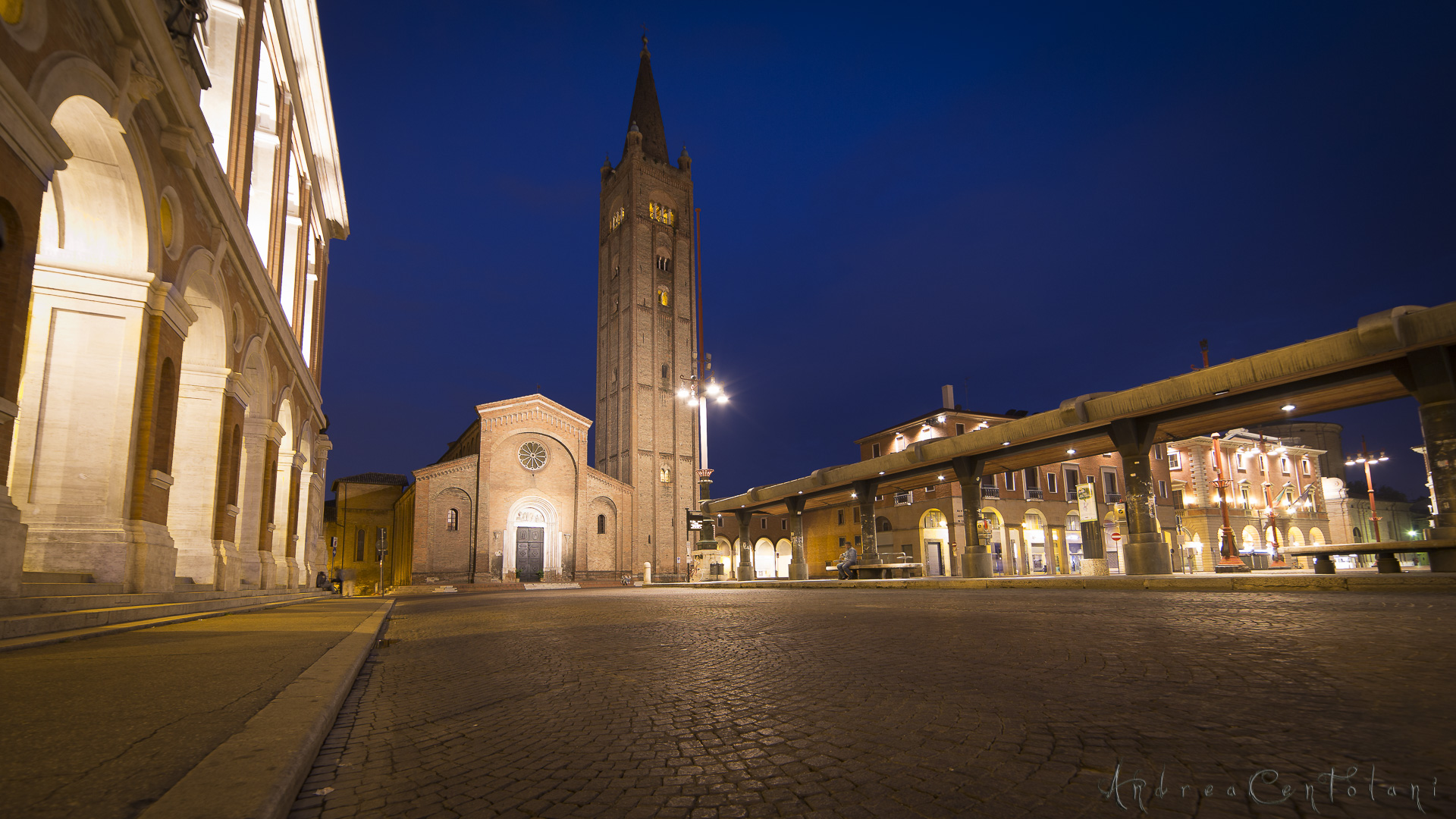 Piazza saffi night (forli)
