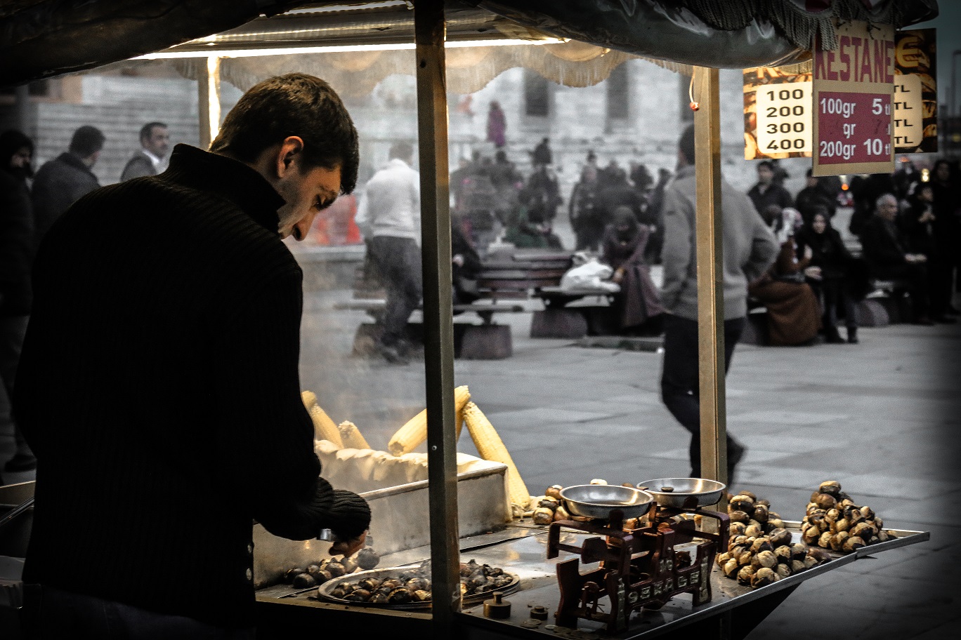 venditore davanti alla moschea