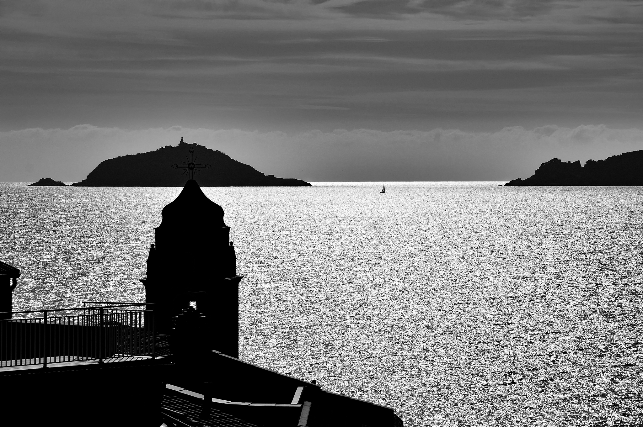 Da Tellaro, uno sguardo verso Tinetto, Tino e Pozzale