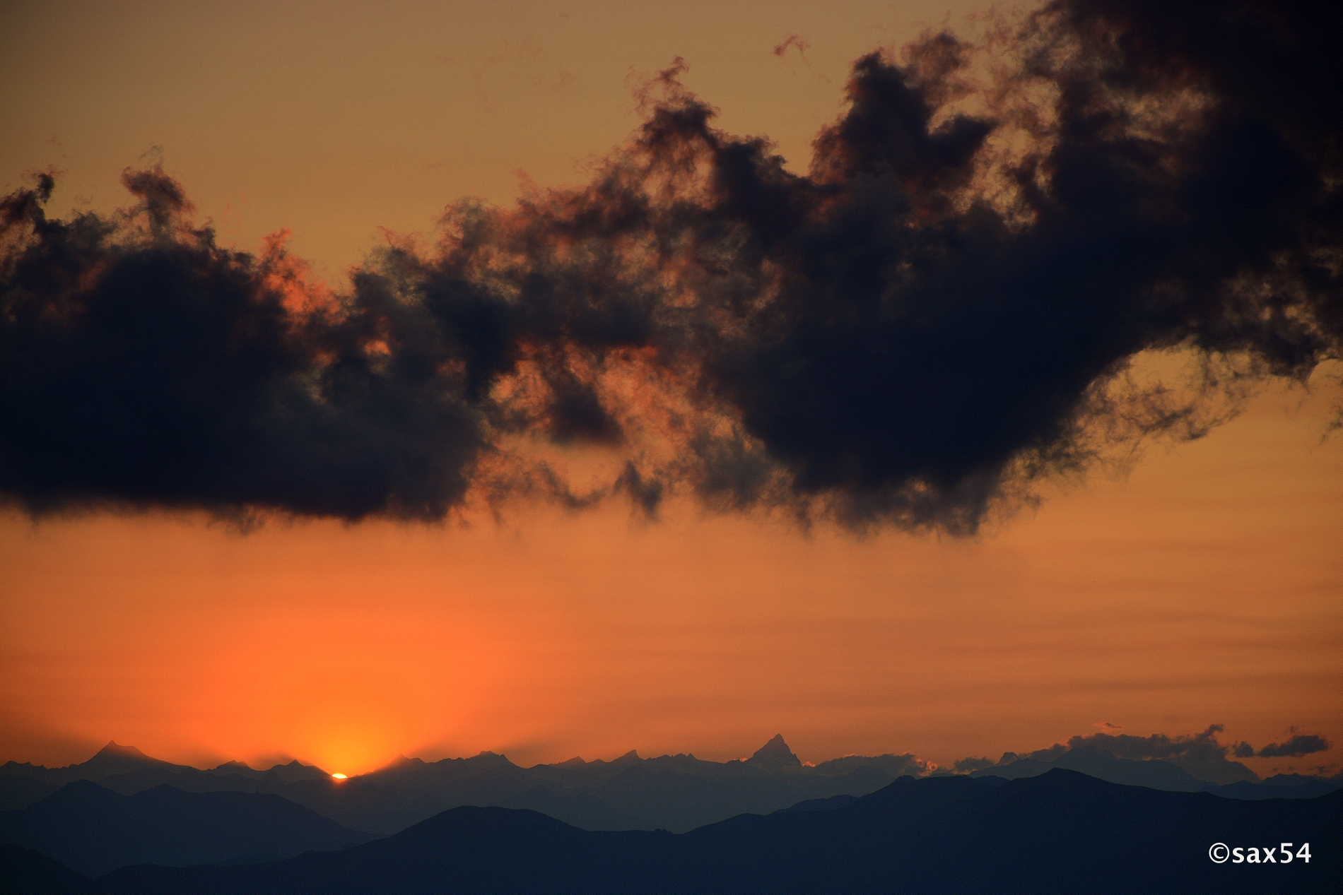 From the top of Coltignone the sun goes to sleep ol