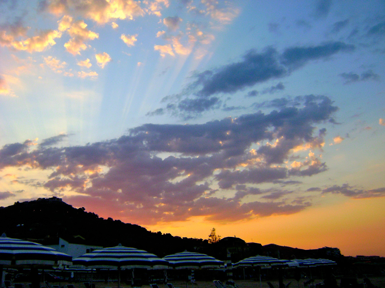 Tramonto sulla spiaggia di Silvi Marina