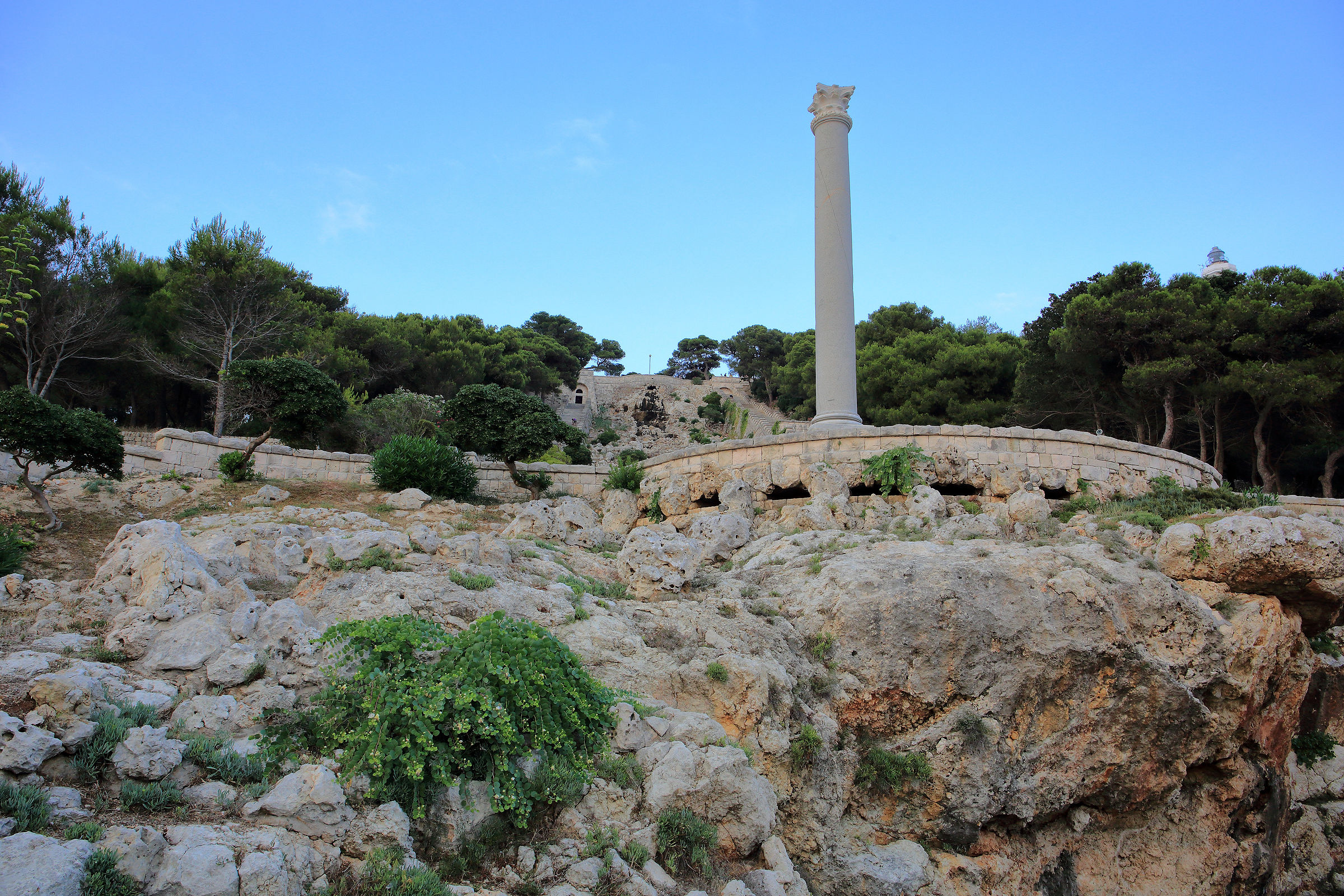 Cascata Monumentale e Colonna Romana 1