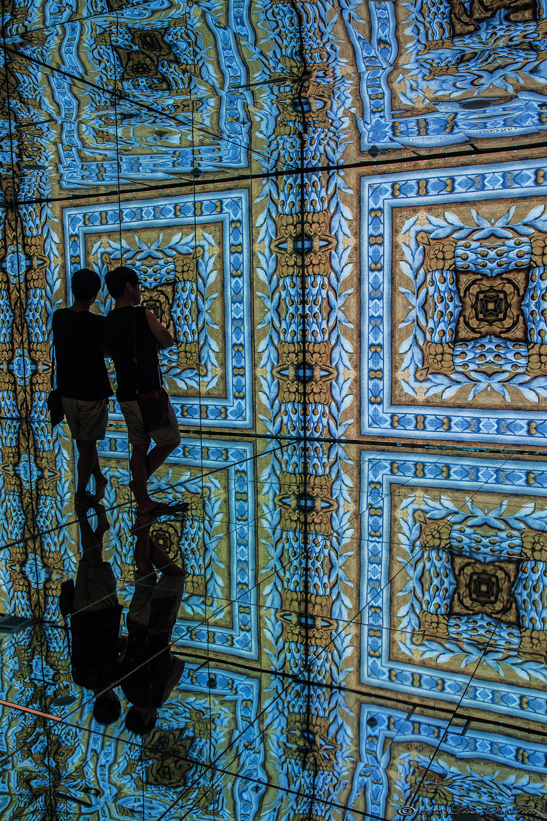 Palazzo Italia: sala degli specchi