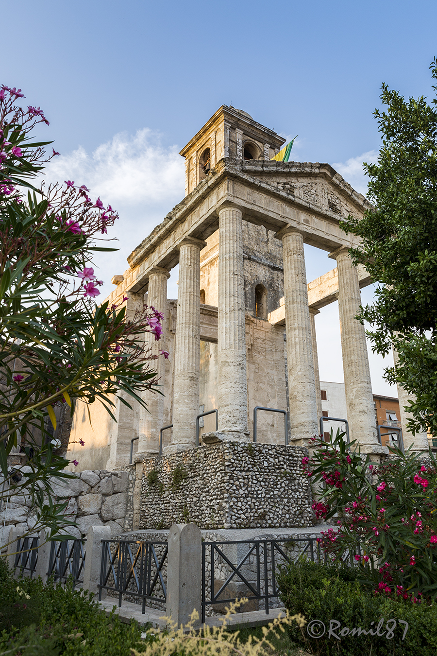 Il tempio D'Ercole in una cornice naturale