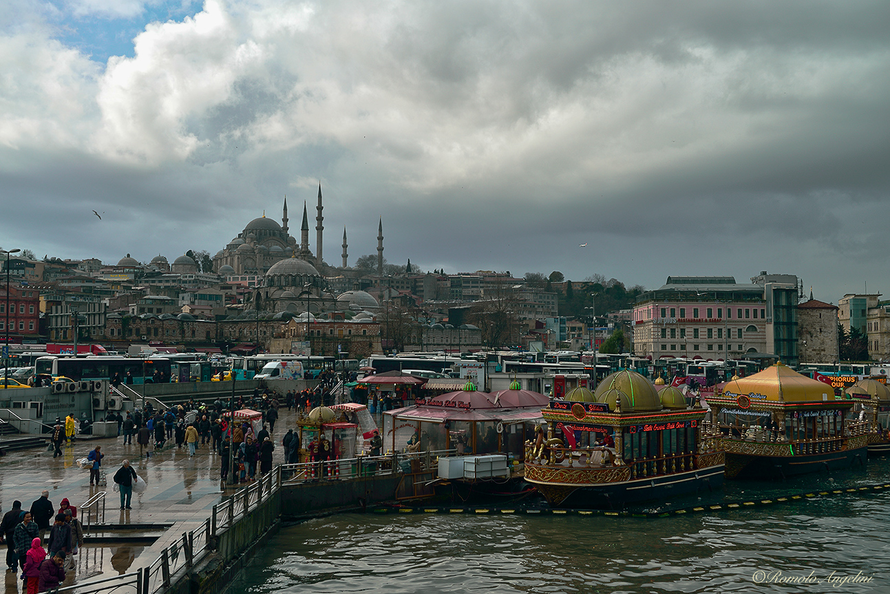 Istanbul in un giorno di pioggia .