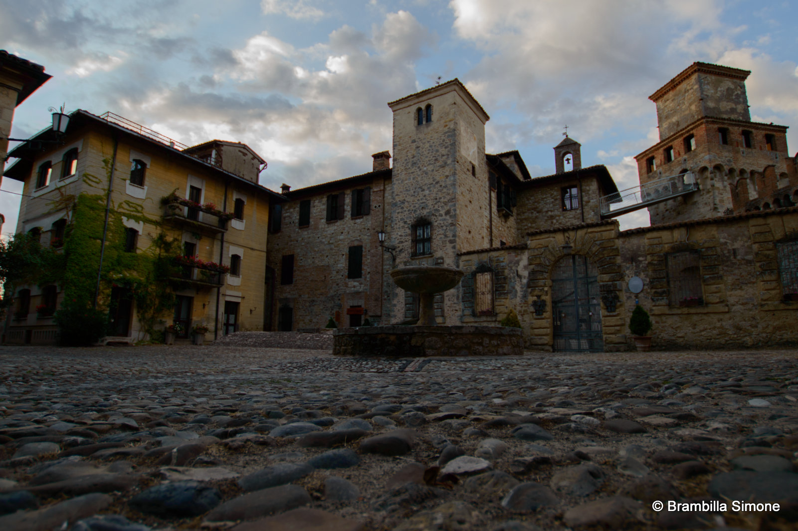 Piazza del Borgo di Vigoleno