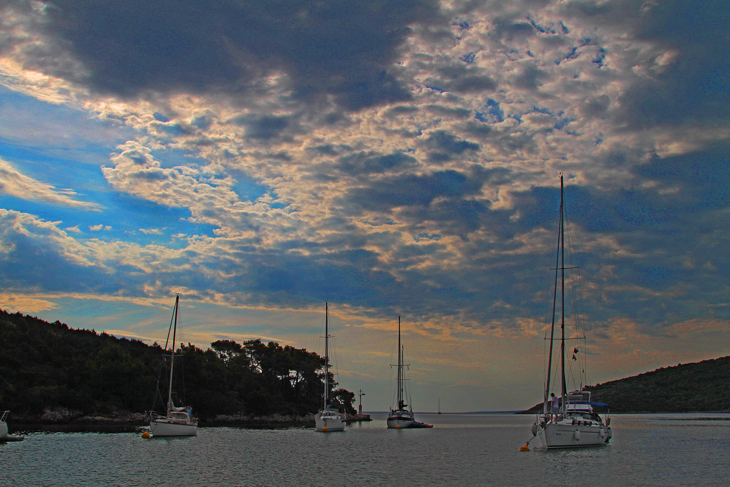 Boats at anchor in the channel Asinelli