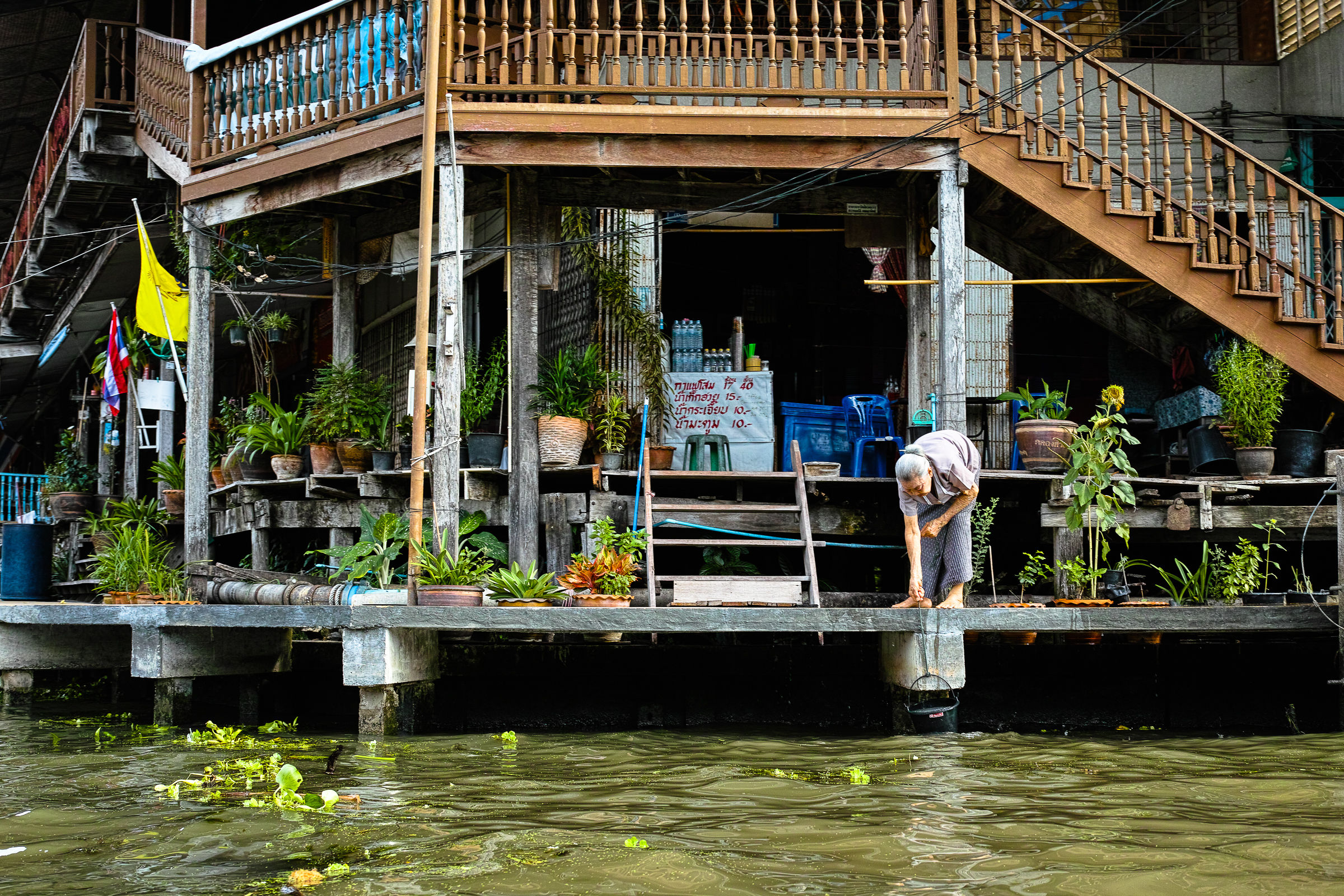 Vita quotidiana sui canali di Bangkok
