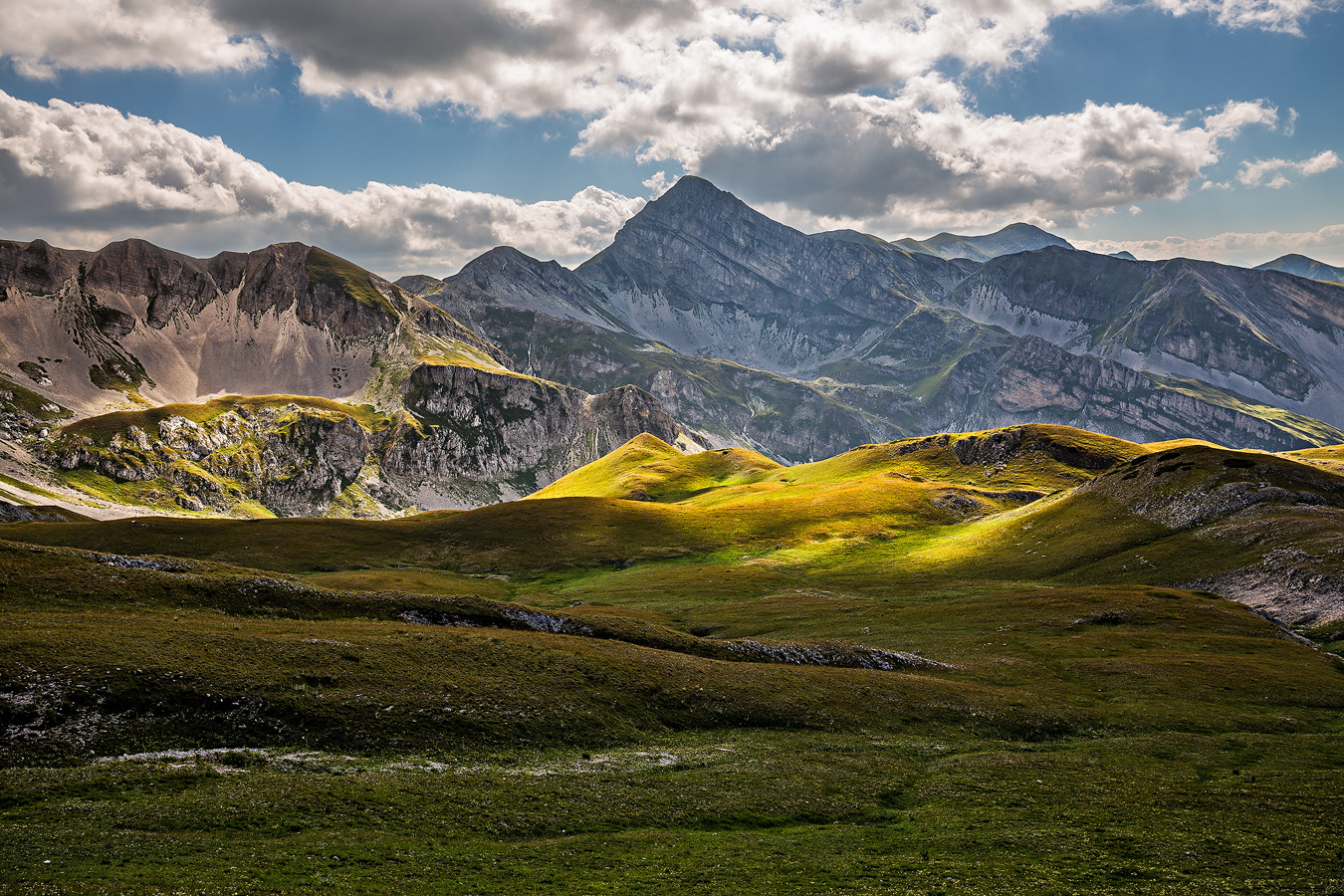 sorrounded by the mountains