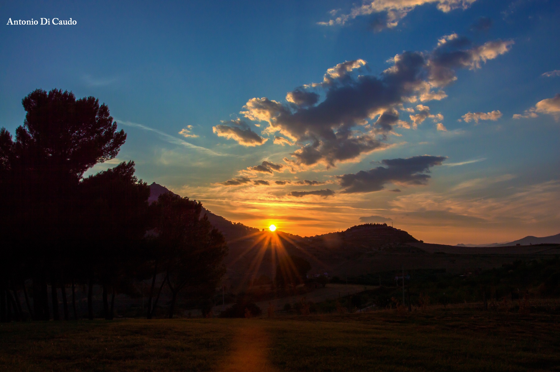 Sunset at the Canadian cemetery of Agira (henna)