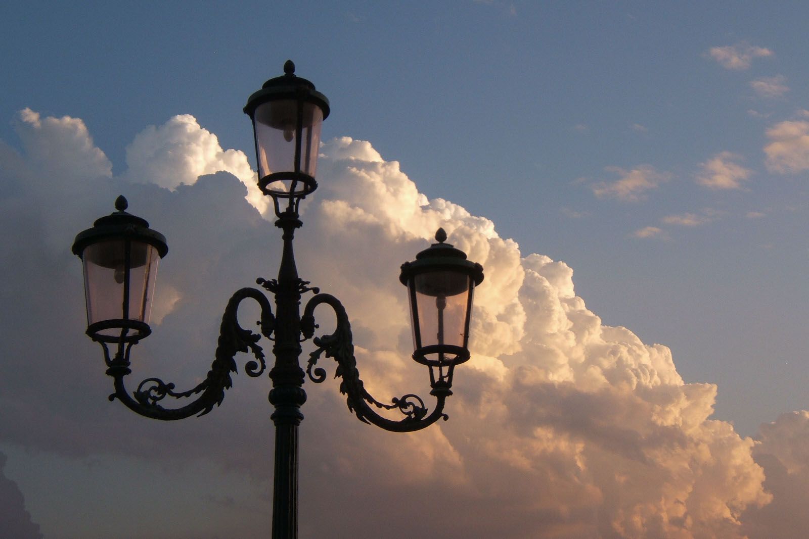 Nuvole sul Bacino di S. Marco al tramonto