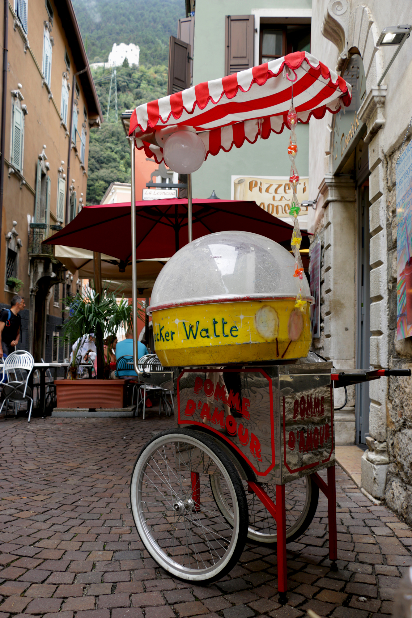 Zucchero filato tra le vie
