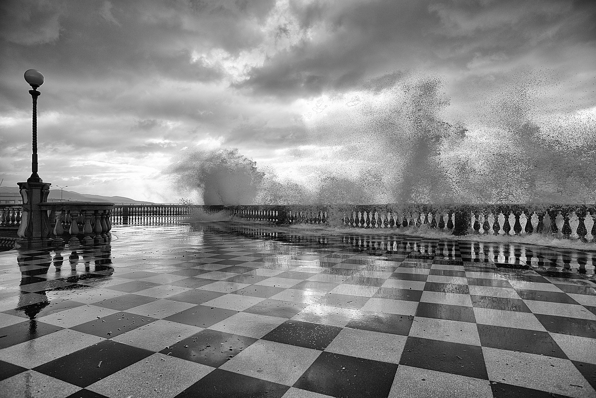 terrazza mascagni in tempesta