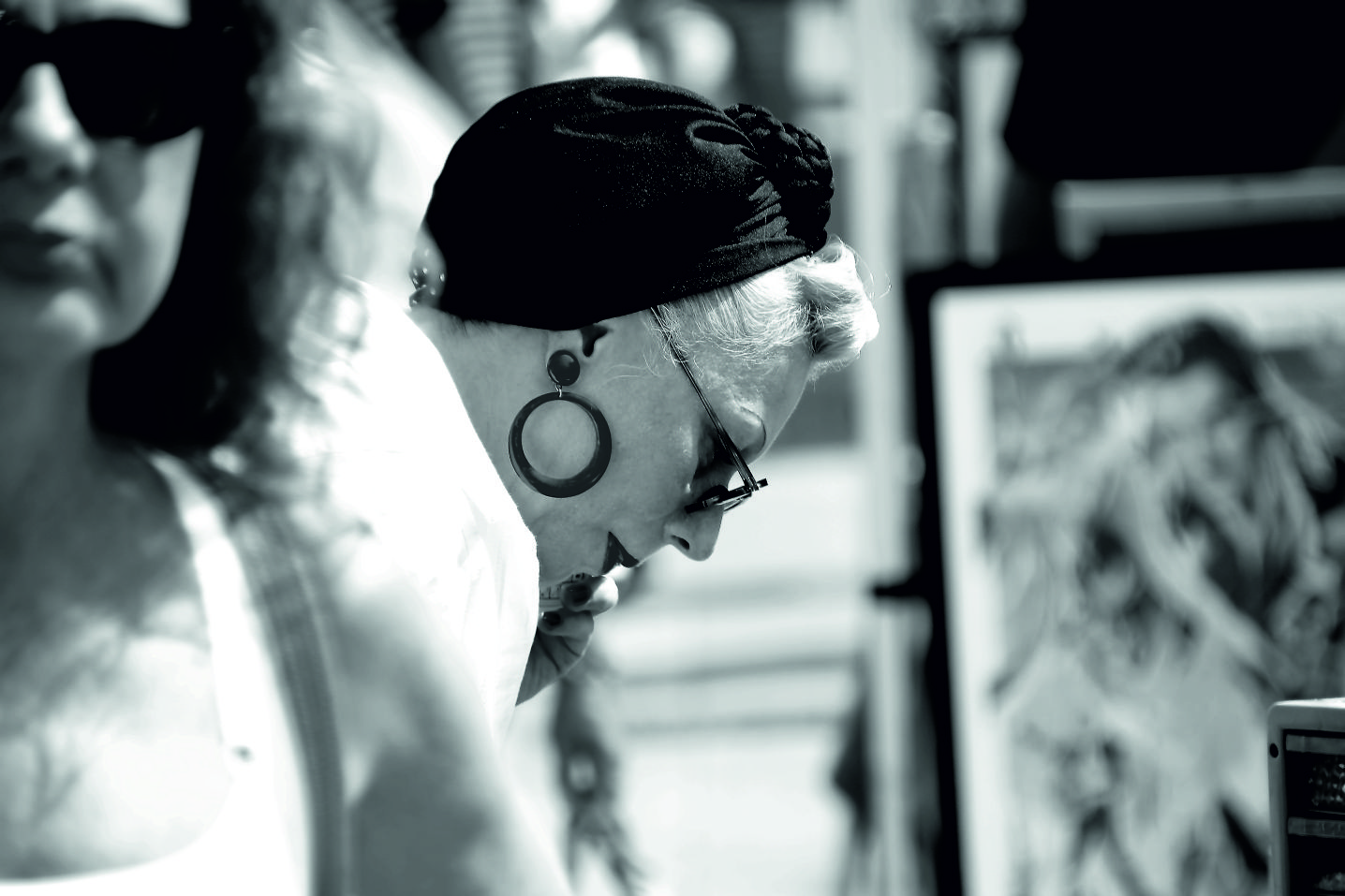 At mecrcatino of canals.