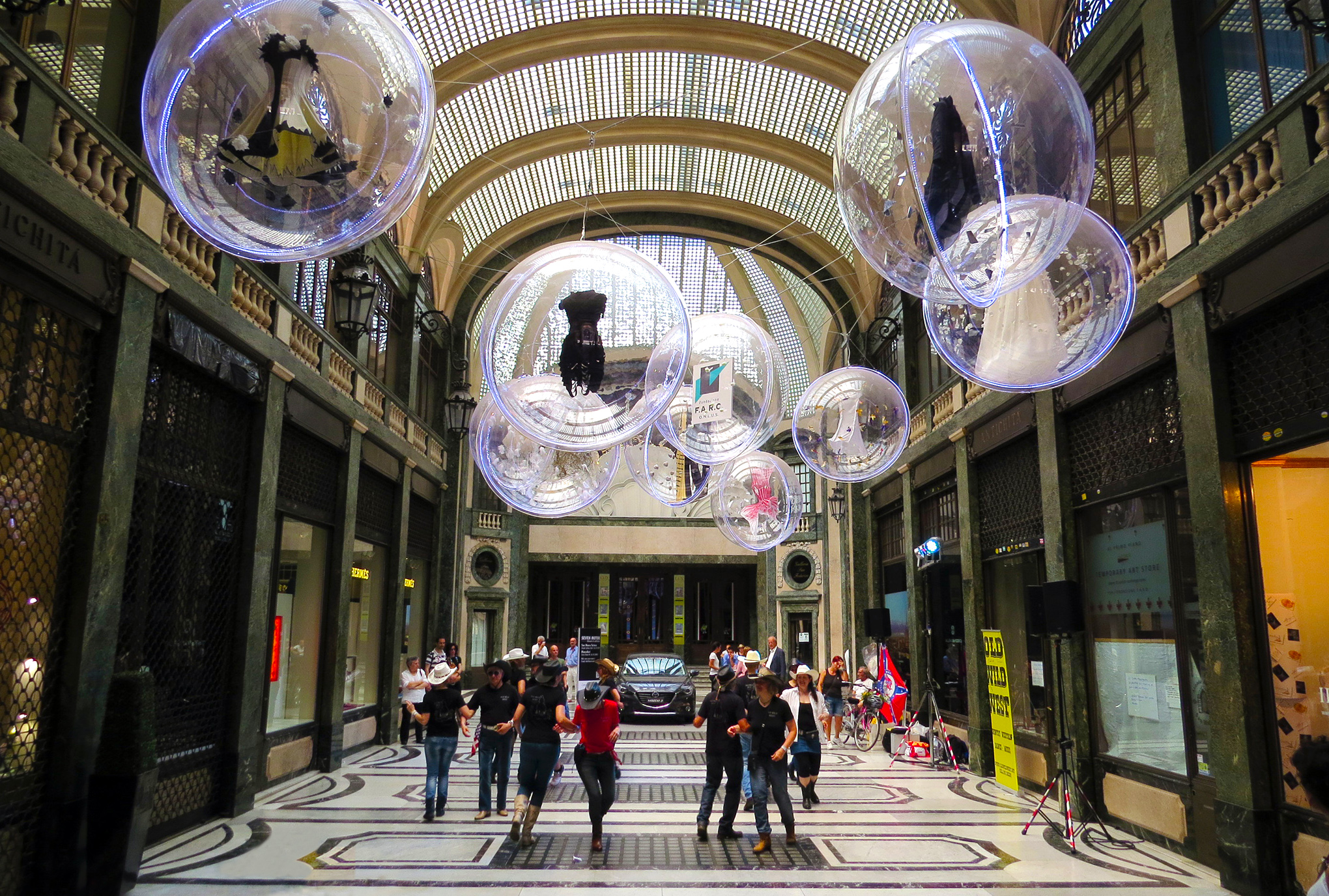 Dancing with the ... bubbles!