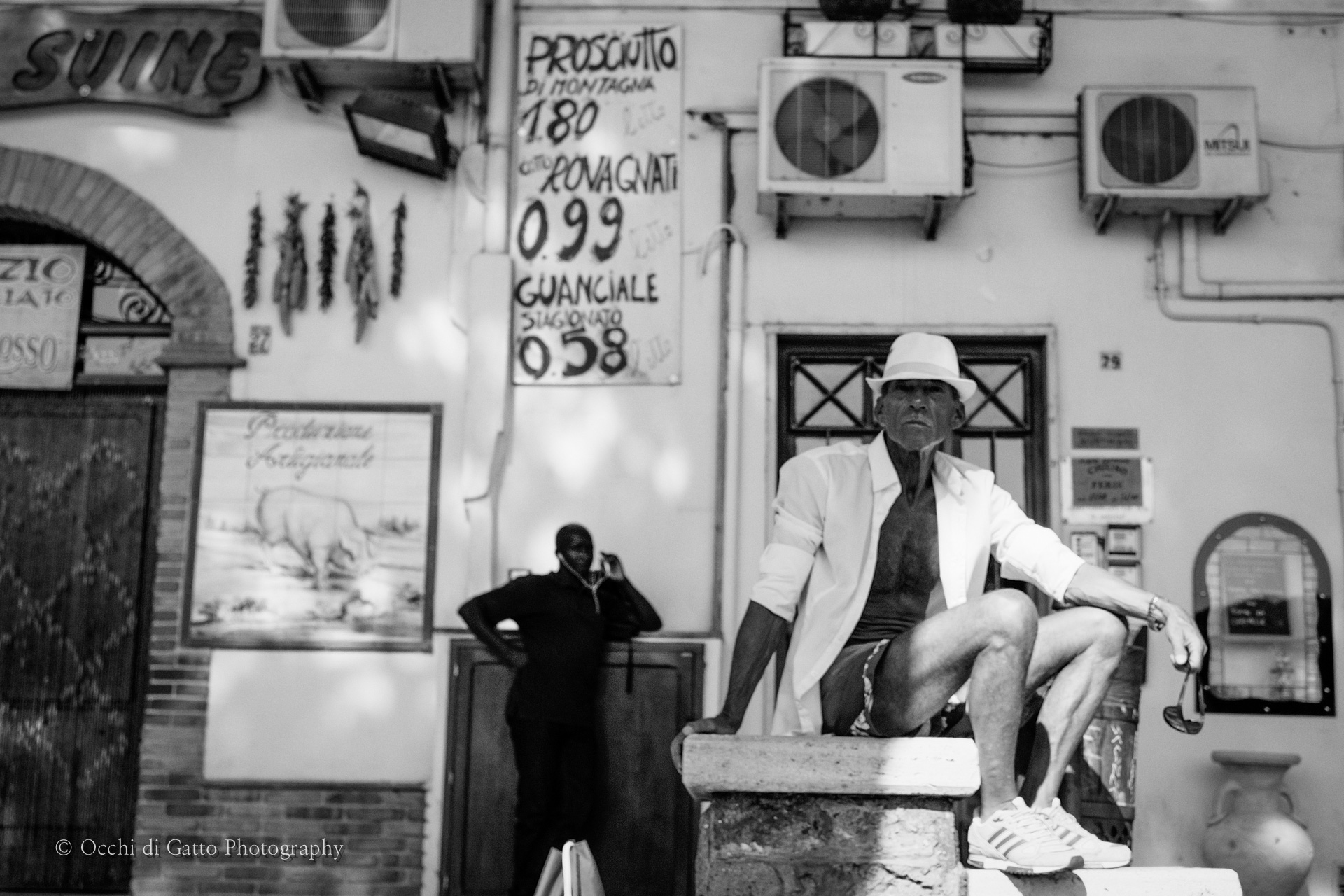 Alla fermata dell'autobus