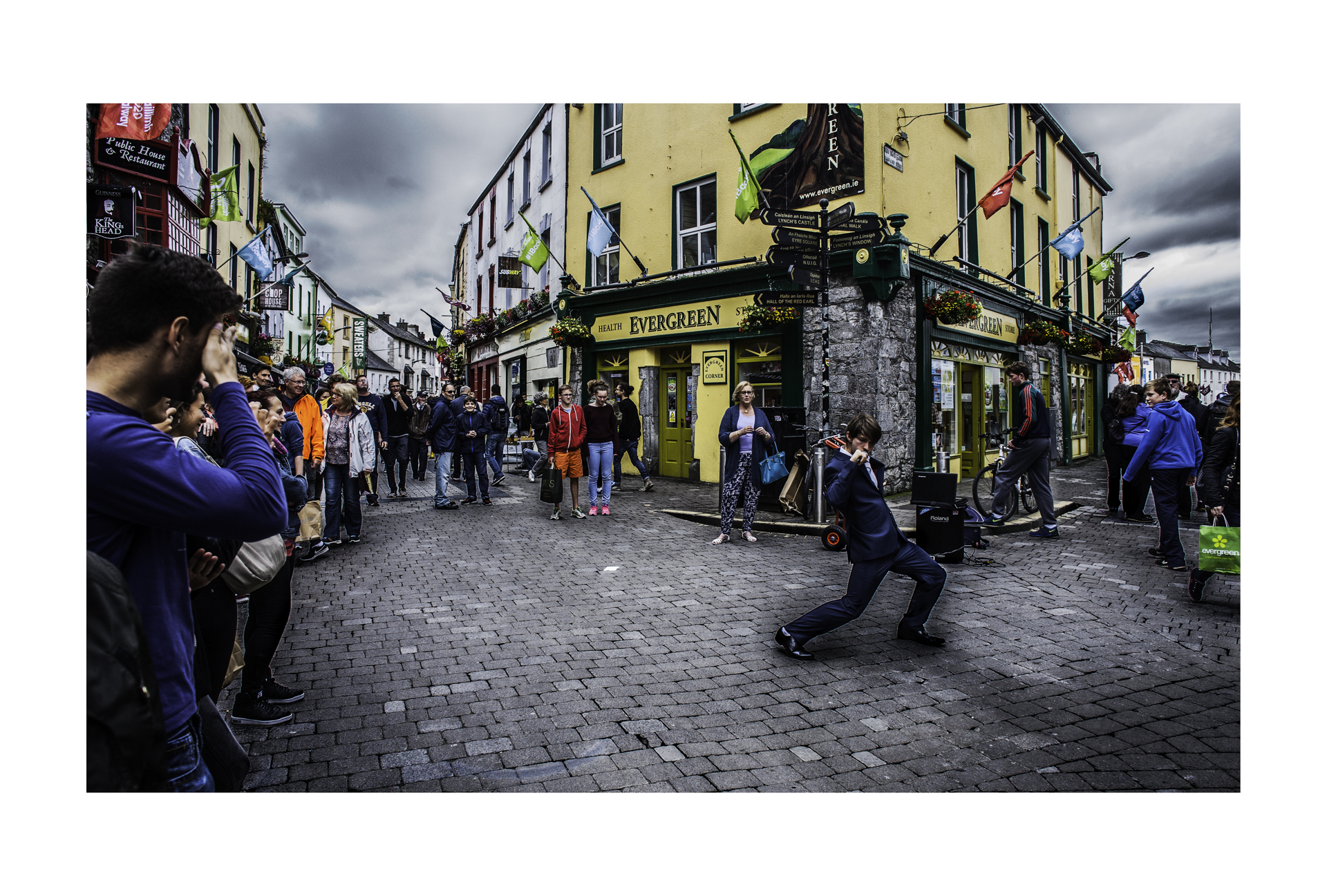 Singer-dancer at lunch