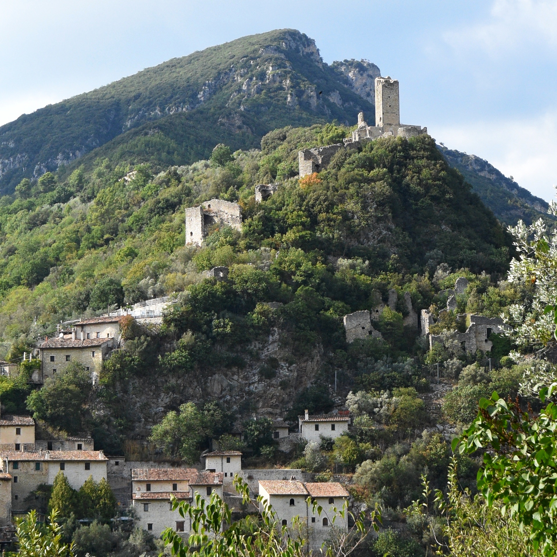 Ferentillo (tr) the Towers and walls
