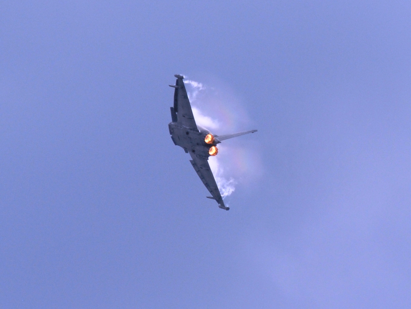 Eurofighter Tiphoon - Airshow Livorno 2015 - crop