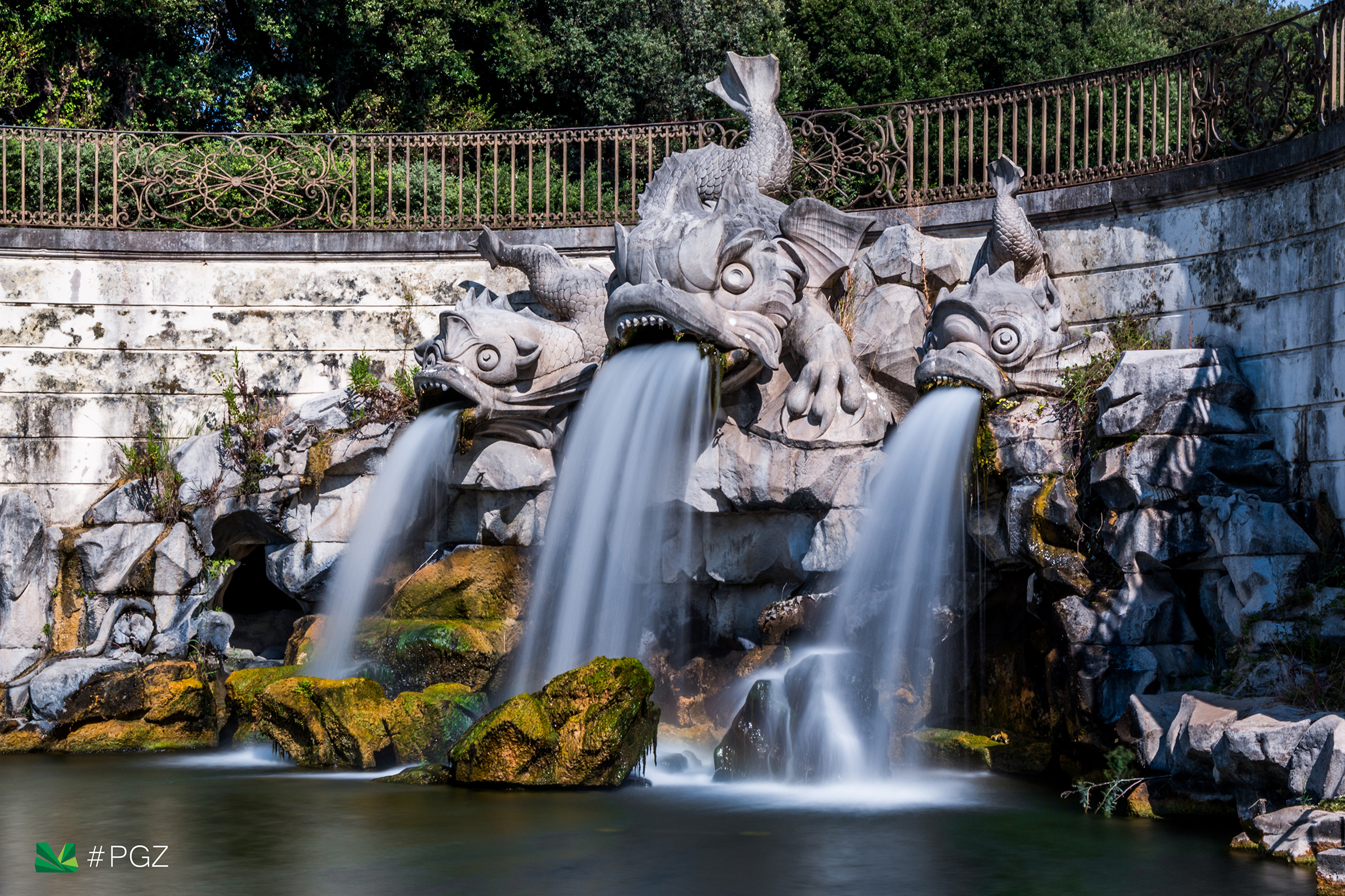 Reggia di Caserta Fontana dei Delfini