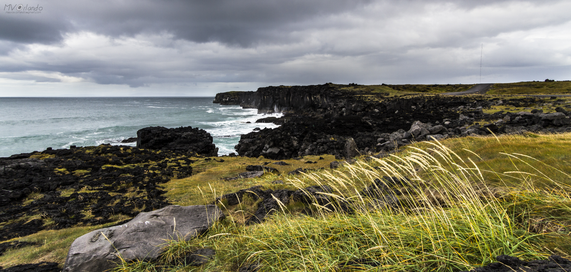 Scogliere nere vicino Skar?svík