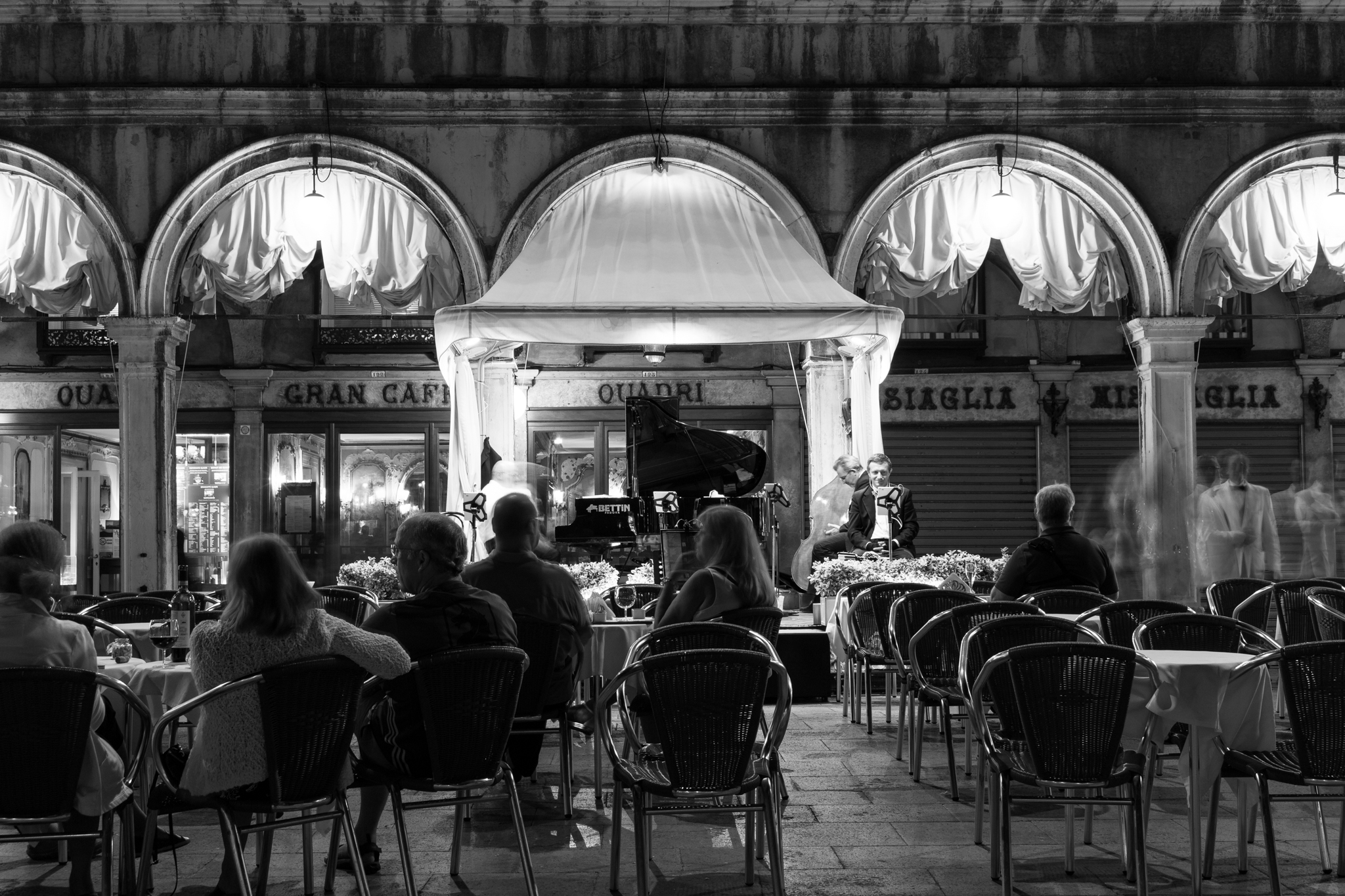 Piazza San Marco... Ombre nella sera